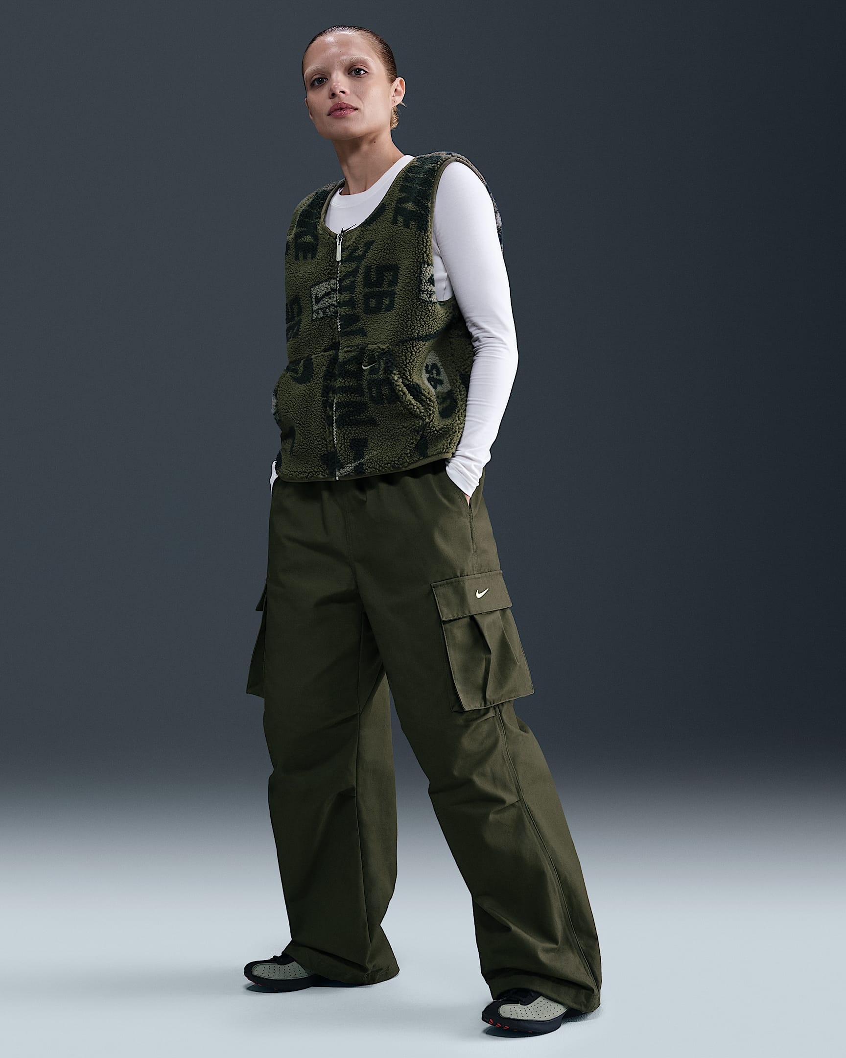 Nike Sportswear Women's Mid-Rise Oversized Woven Cargo Pants - Medium Olive/Sail