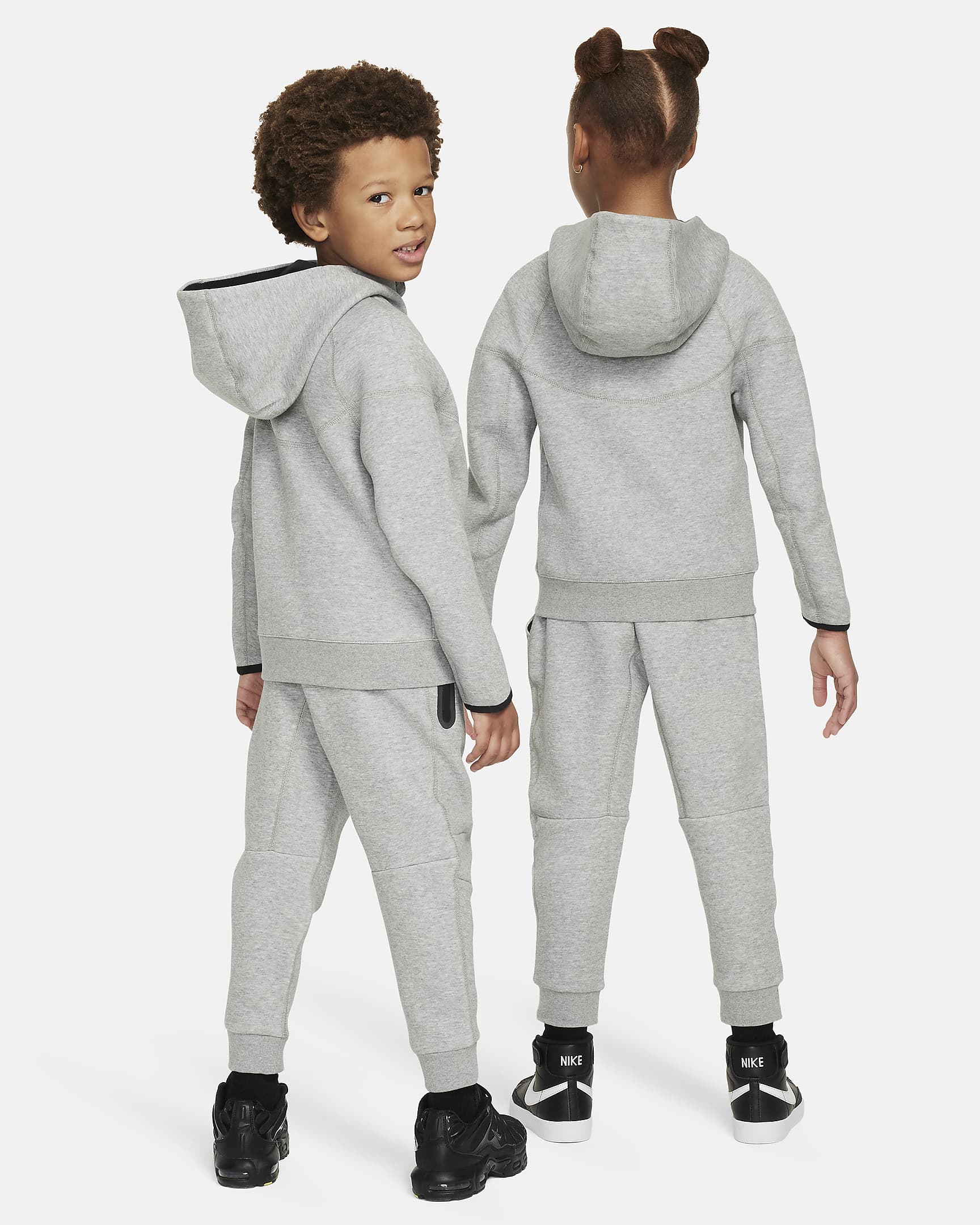 Nike Sportswear Tech Fleece Full-Zip Set 2-teiliges Hoodie-Set für jüngere Kinder - Dark Grey Heather