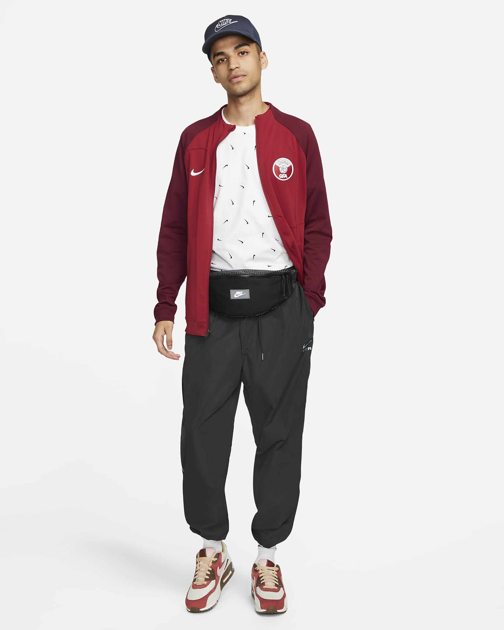 Qatar Academy Pro Men's Knit Football Jacket. Nike UK