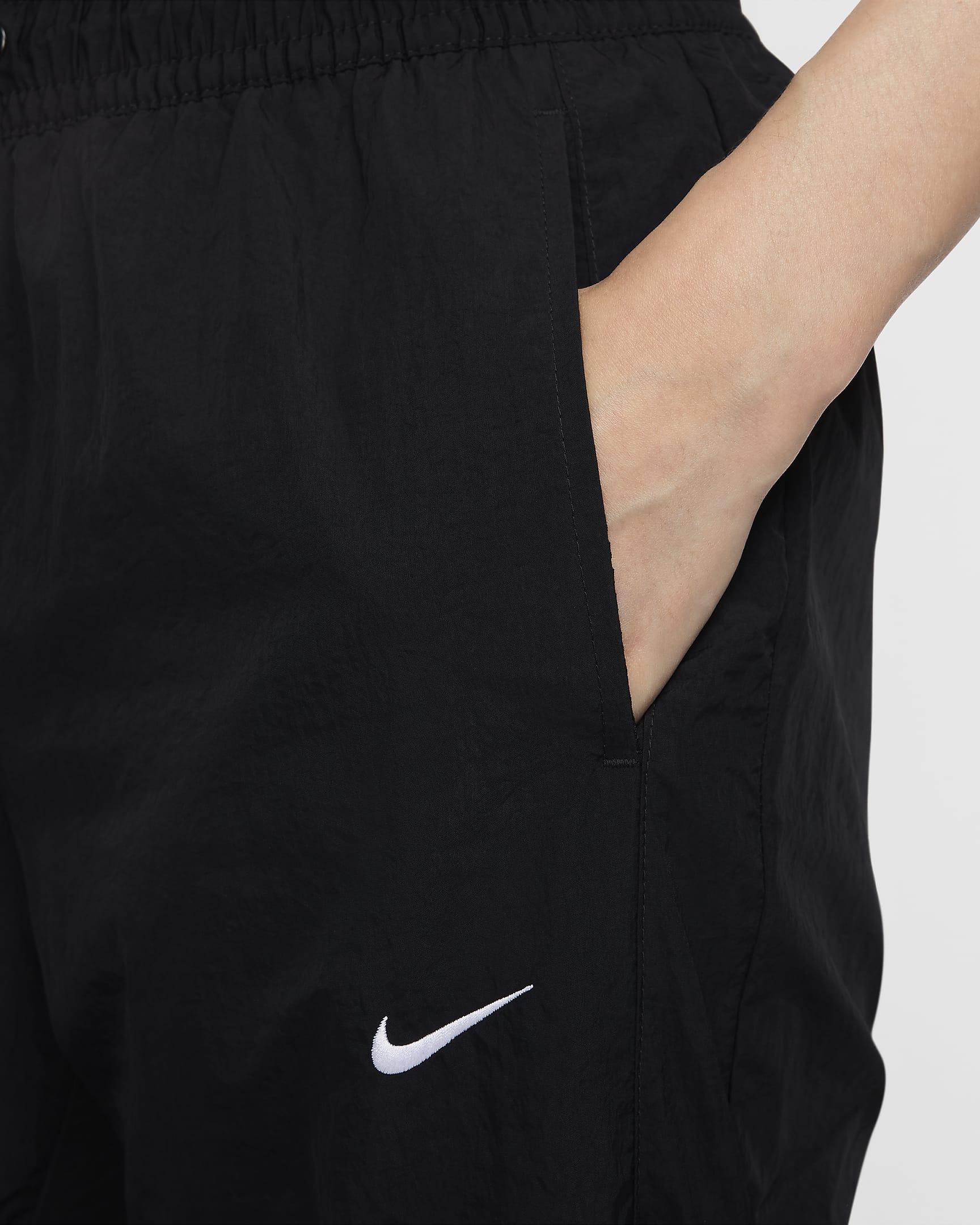 Nike Sportswear Collection Women's Mid-Rise Repel Zip Trousers - Black/White