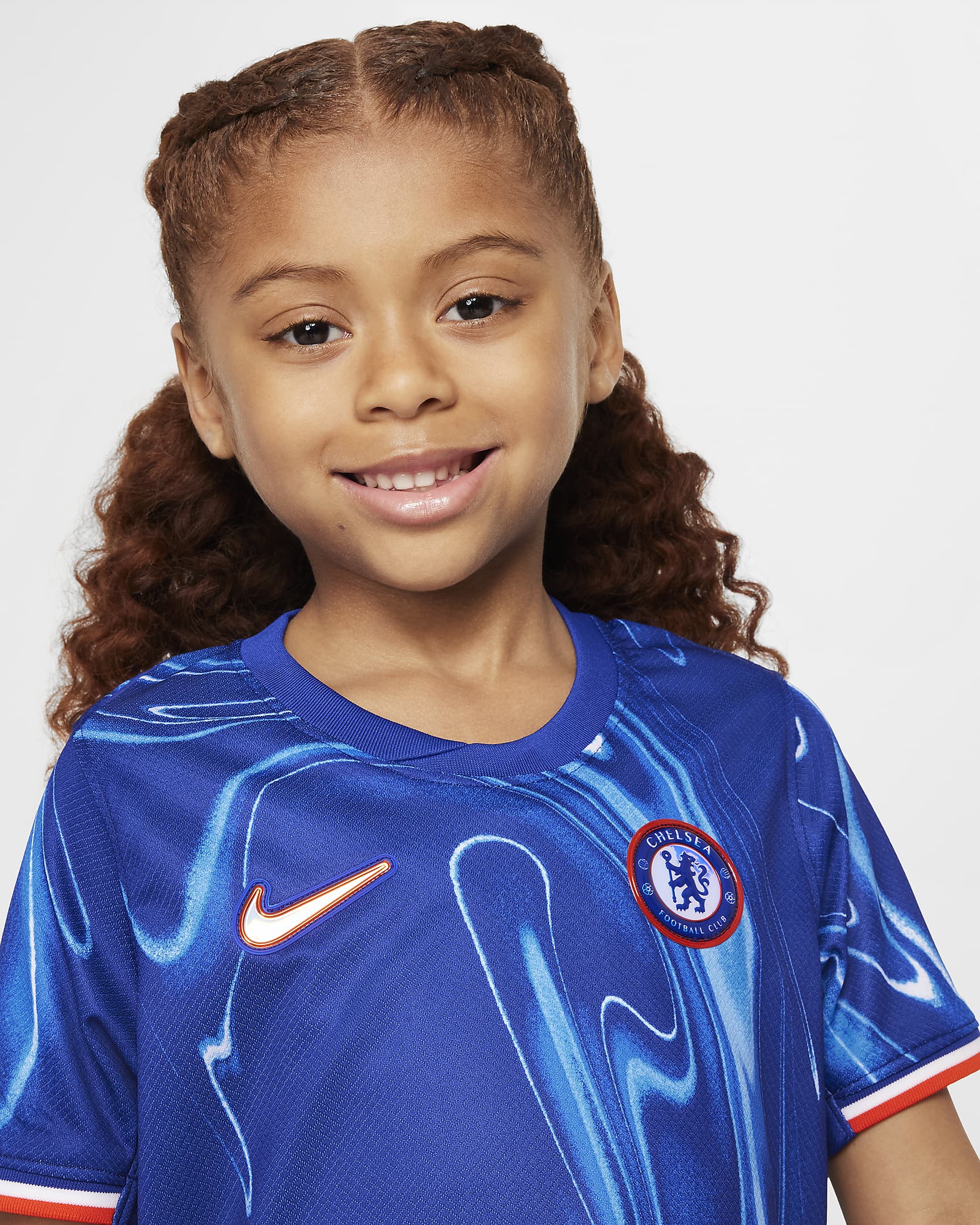 FC Chelsea 2024/25 Stadium Home dreiteiliges Nike Replika Fußballtrikot-Set (jüngere Kinder) - Rush Blue/Team Orange/Weiß