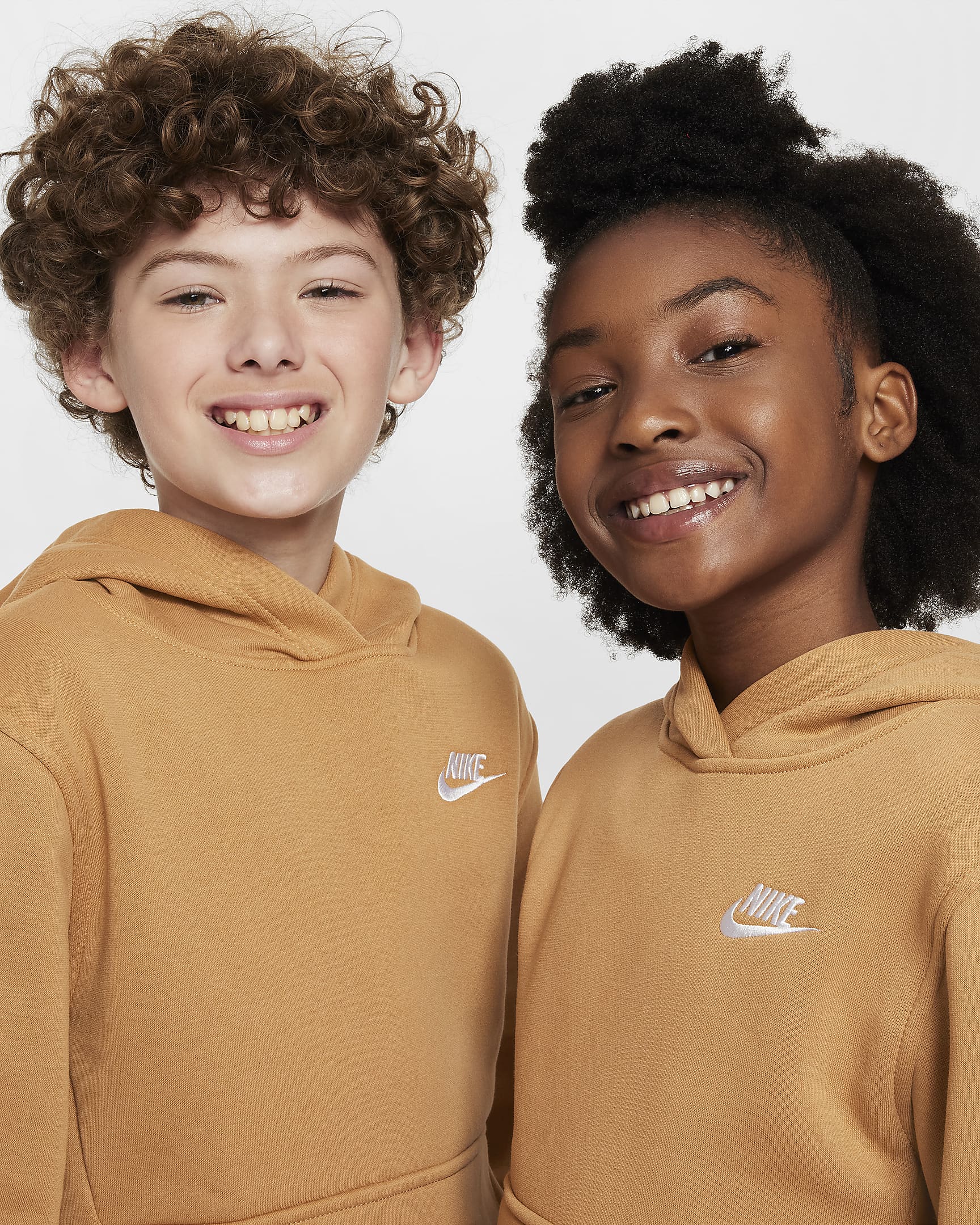 Nike Sportswear Club Fleece Older Kids' Pullover Hoodie - Flax/White