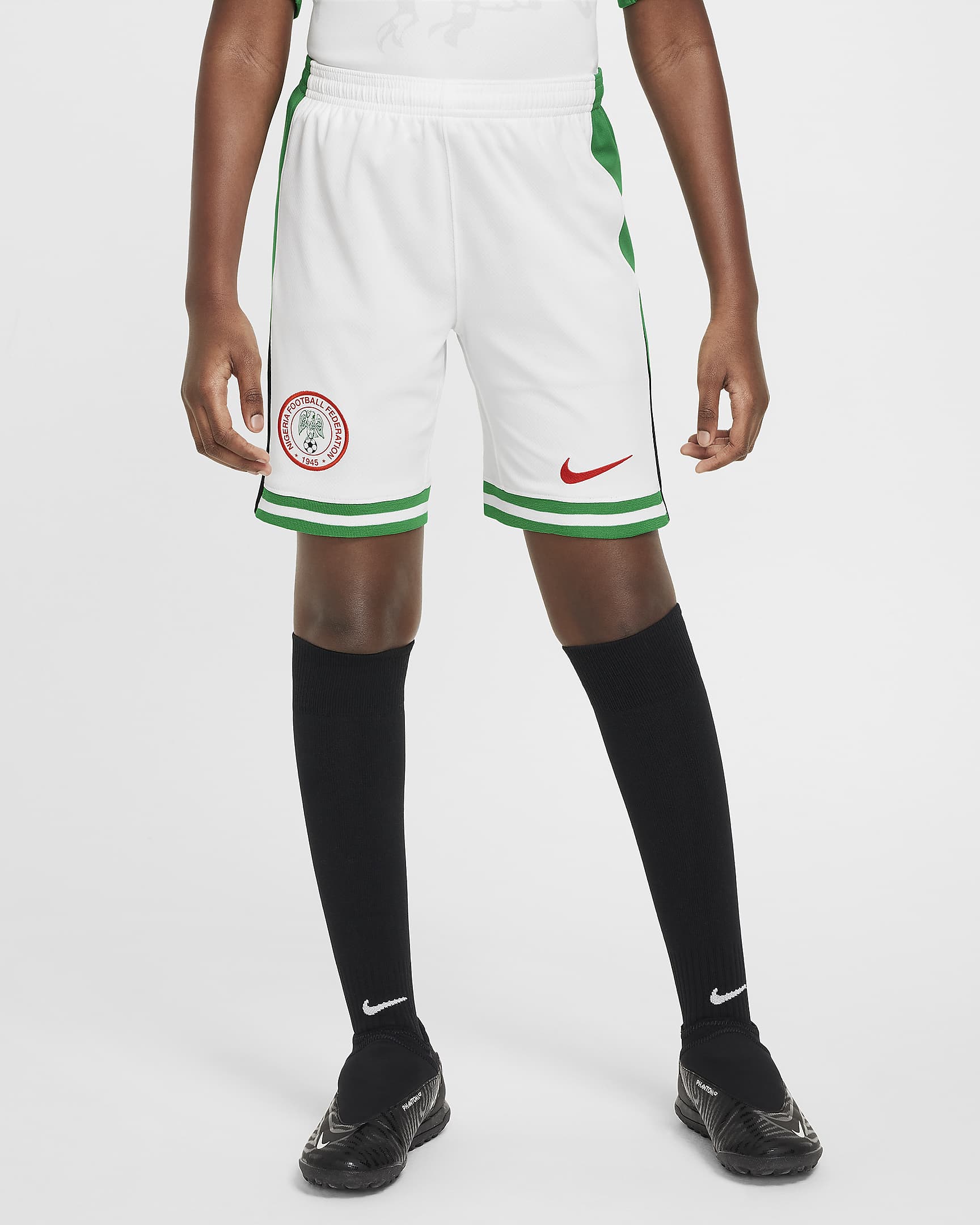 Nigeria 2024 Stadium Home Nike Dri-FIT Replica-Fußballshorts für ältere Kinder - Weiß/Lucky Green/Challenge Red