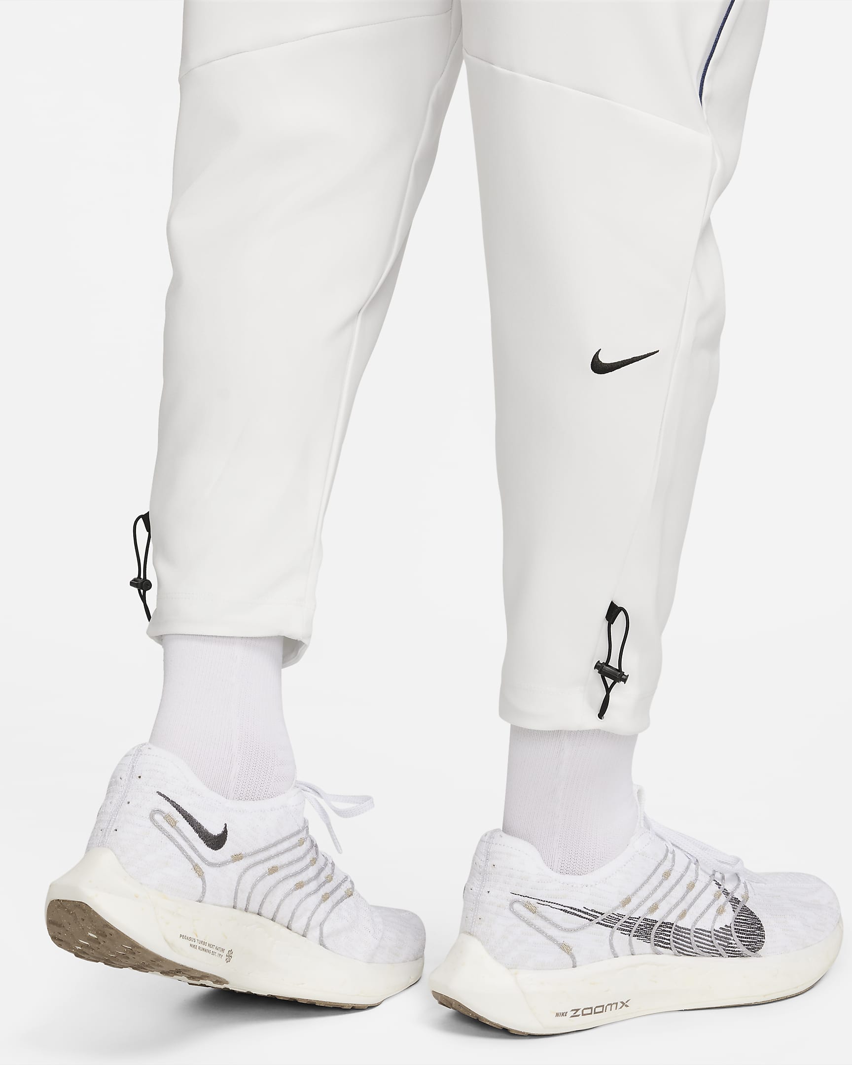 Nike Challenger Track Club Men's Dri-FIT Running Trousers. Nike IN