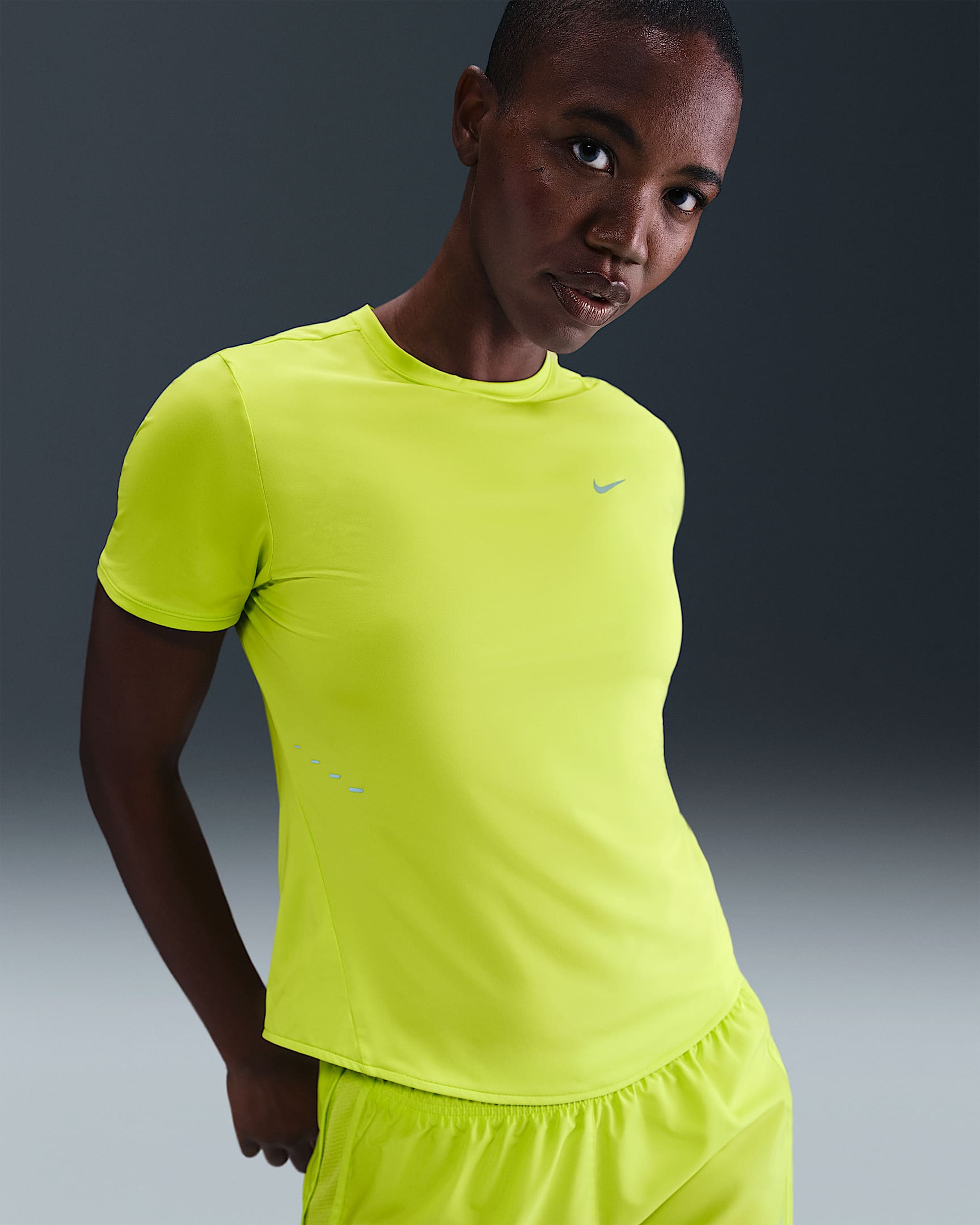 Playera de correr de manga corta Dri-FIT para mujer Nike Swift - Cíber