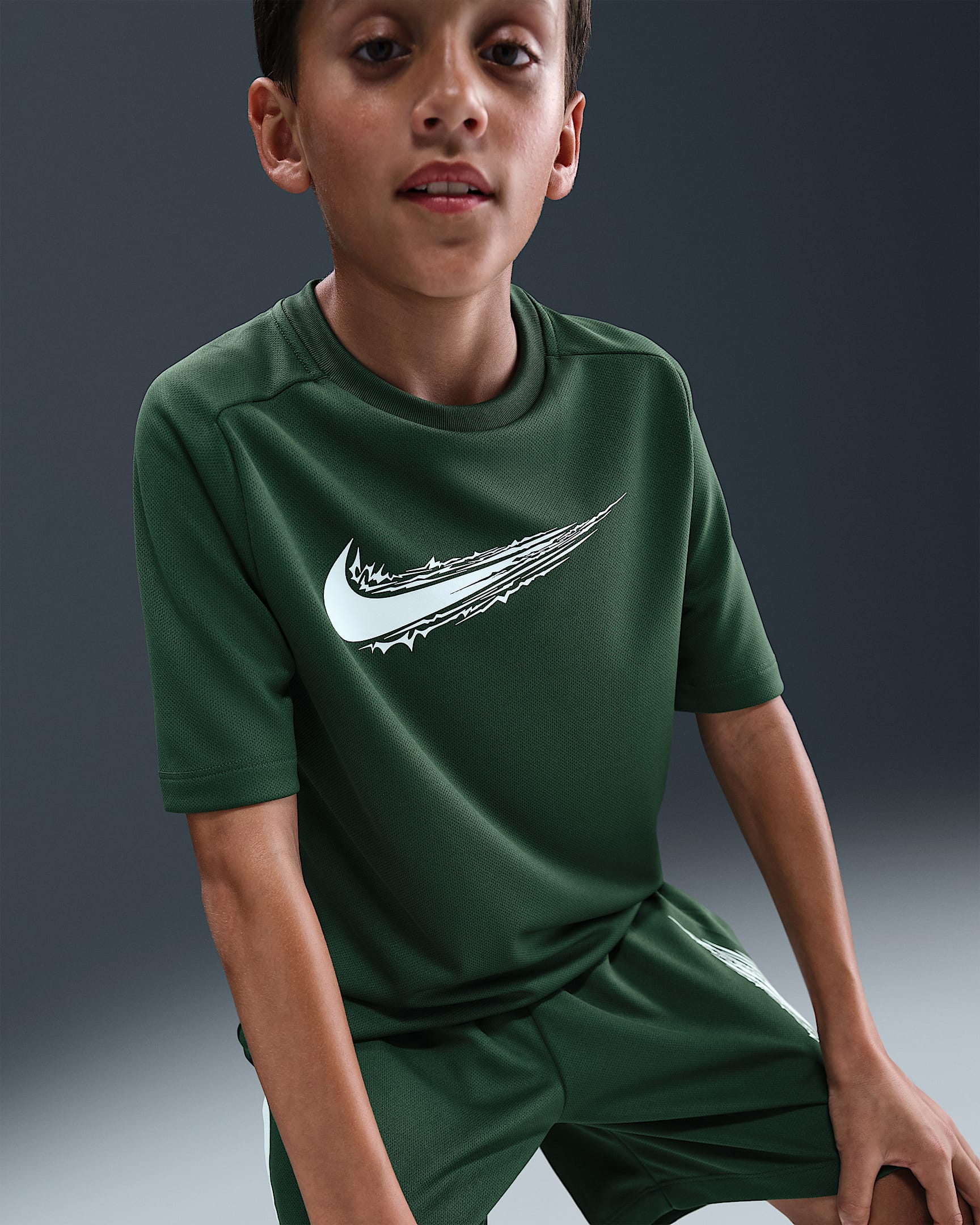 Nike Multi Dri-FIT Kurzarmshirt für ältere Kinder (Jungen) - Fir/Weiß
