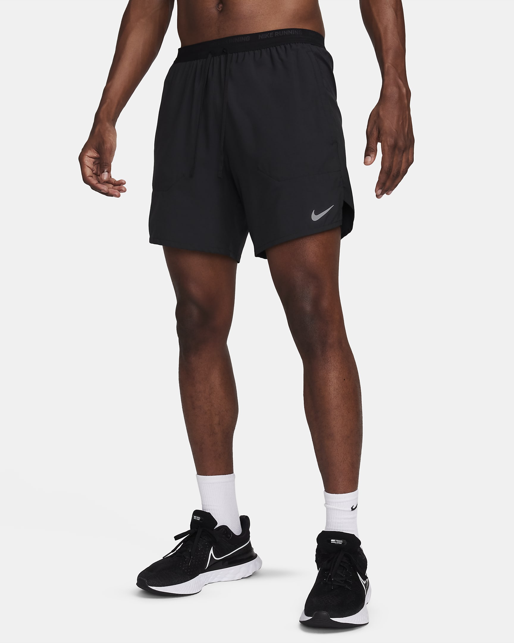 Nike Stride Dri-FIT 2-in-1-Laufshorts für Herren (ca. 18 cm) - Schwarz/Schwarz/Schwarz