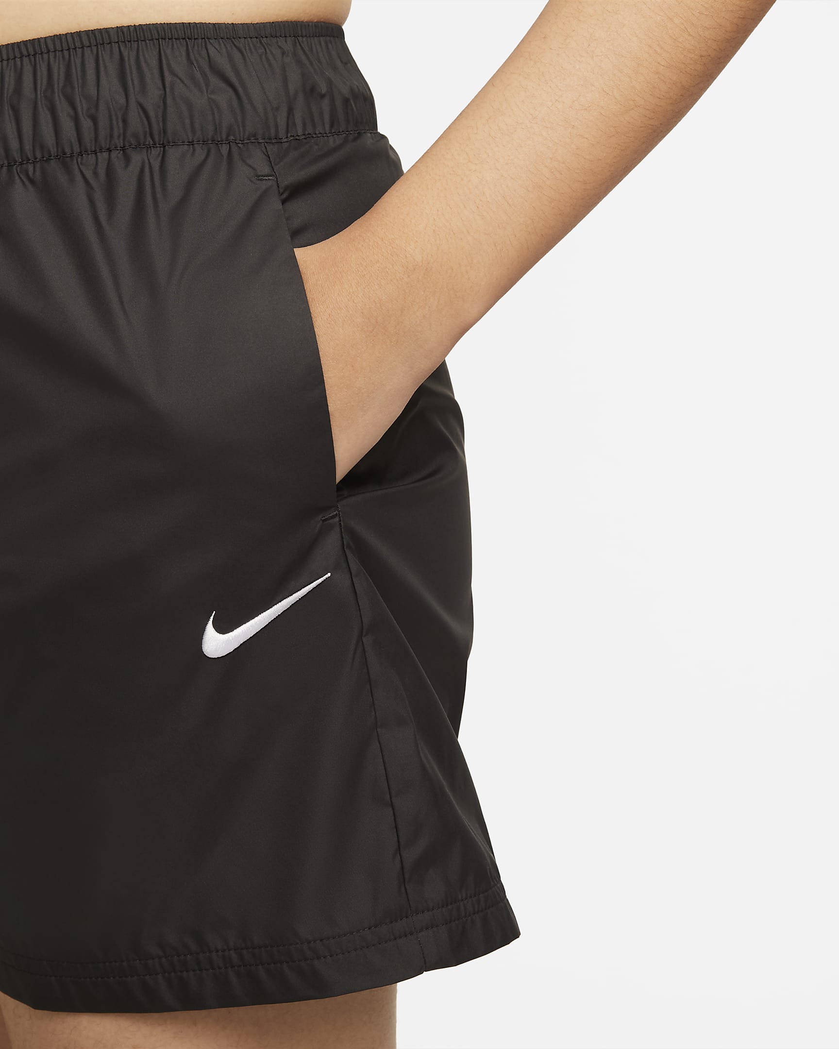 Nike Sportswear Essentials Women's Repel Mid-Rise Shorts - Black/White