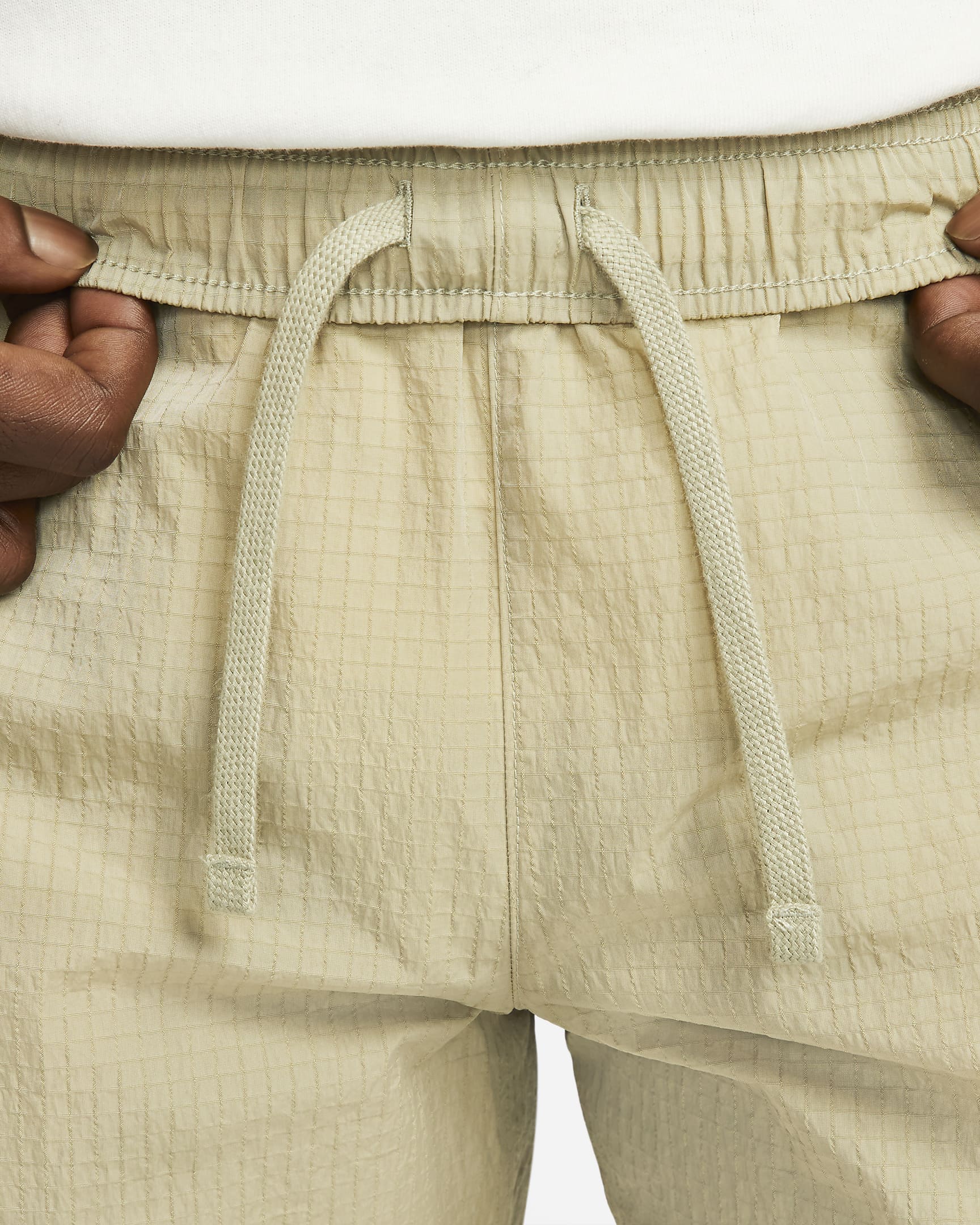 Nike Sportswear Repeat Men's Lightweight Woven Trousers. Nike IE