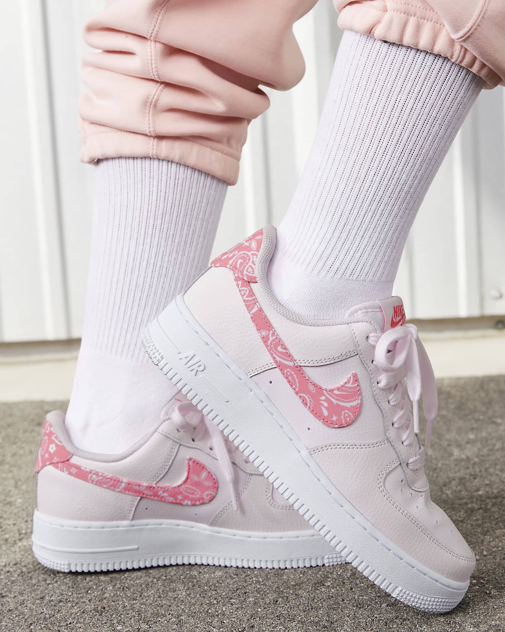 Tenis para mujer Nike Air Force 1 '07 - Rosa perla/Blanco/Rosa perla/Tiza coral