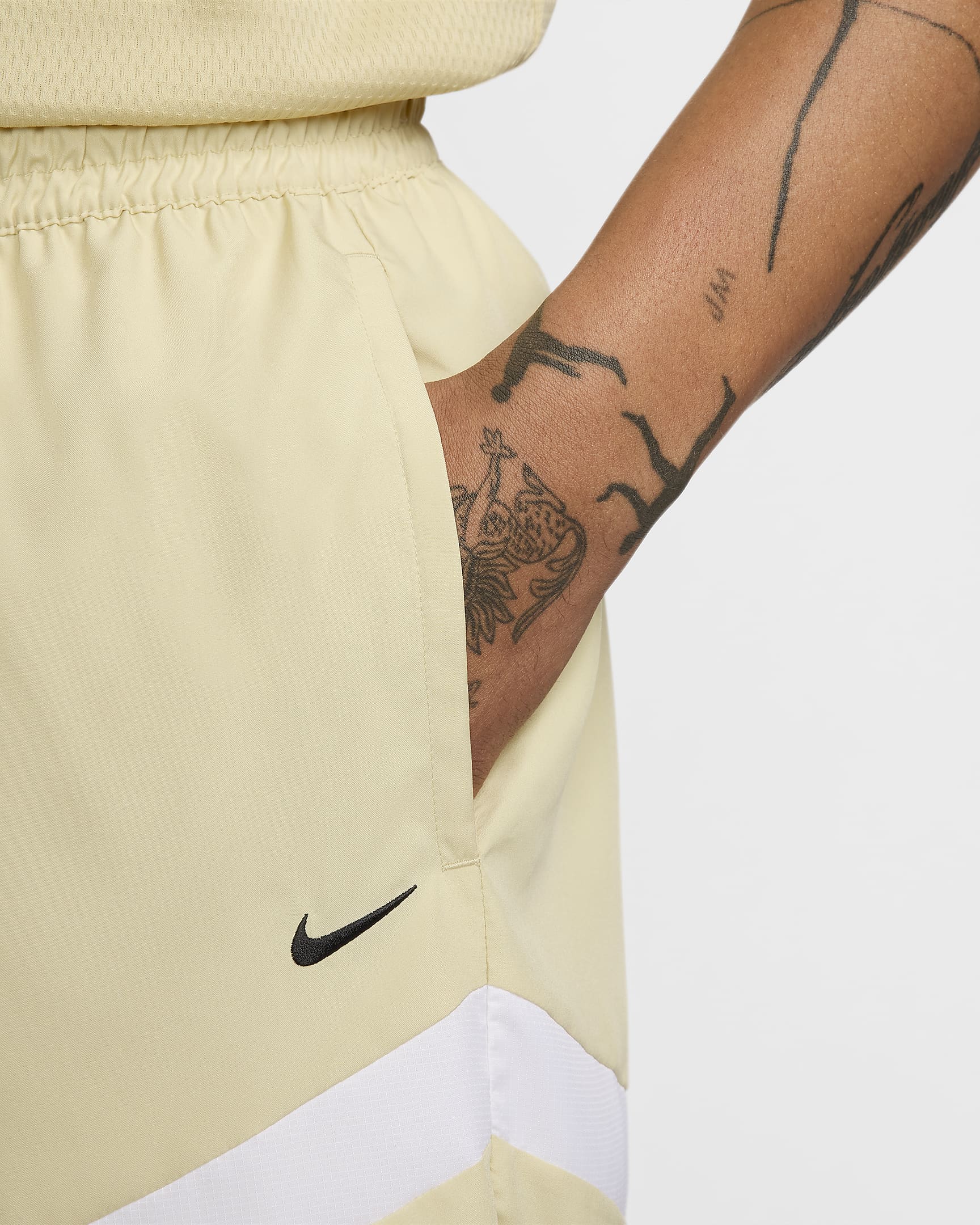 Nike Icon Dri-FIT Basketballshorts aus Webmaterial (Herren) (ca. 15 cm) - Team Gold/Team Gold/Weiß/Schwarz