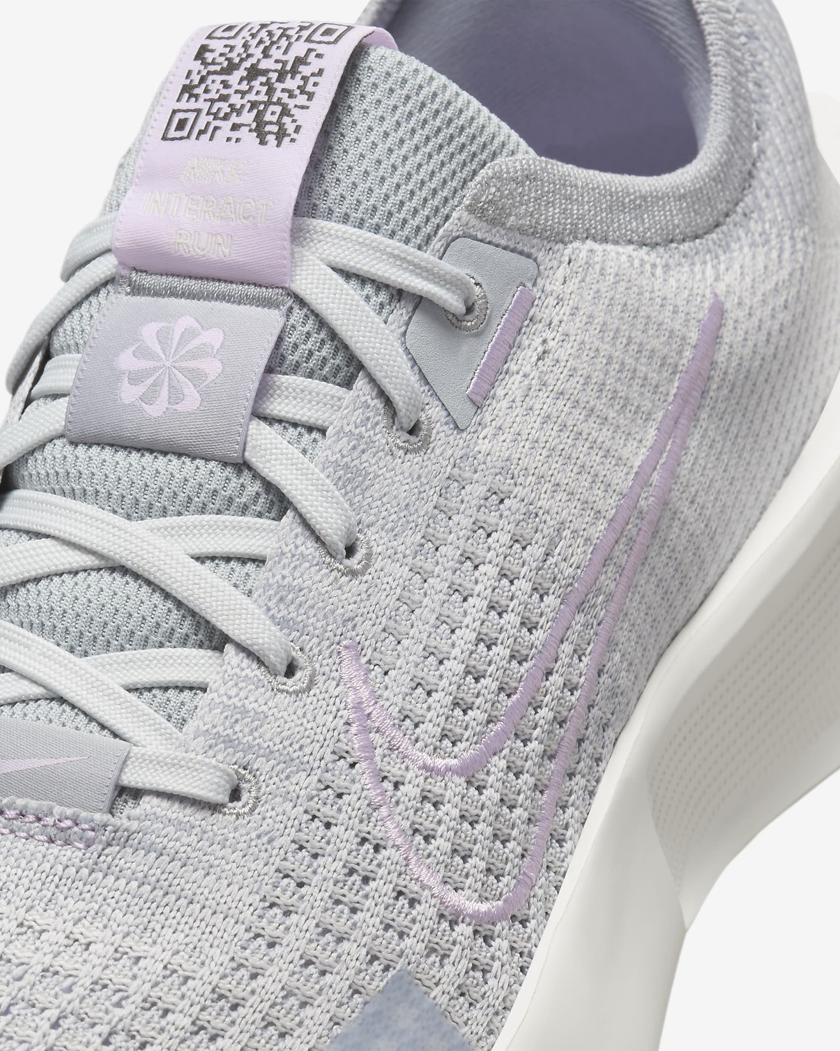 Tenis de correr en pavimento para mujer Nike Interact Run - Gris lobo/Blanco cumbre/Gris vasto/Bruma violeta