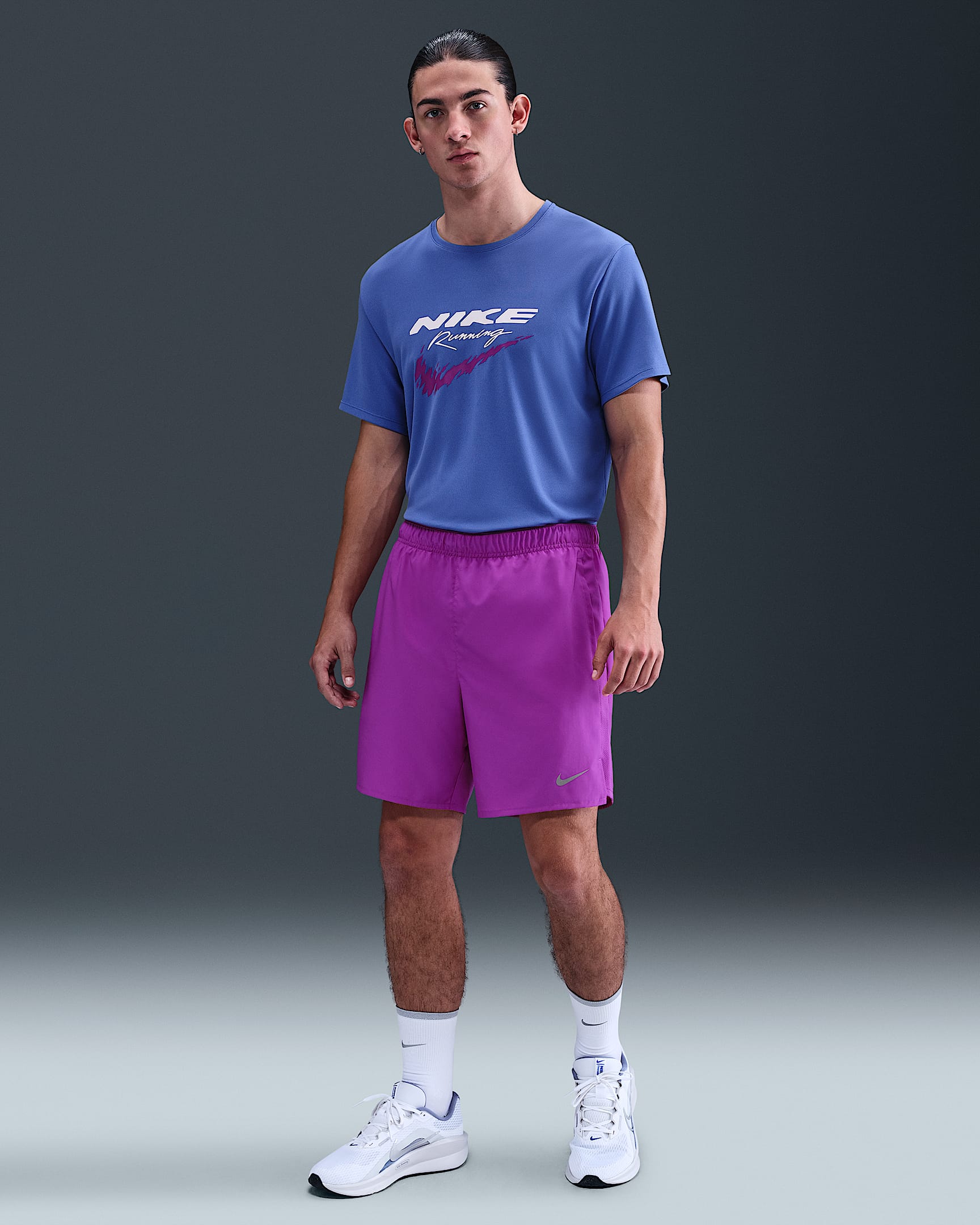 Nike Challenger-Dri-FIT-2-i-1-løbeshorts (18 cm) til mænd - Vivid Purple/Vivid Purple/sort
