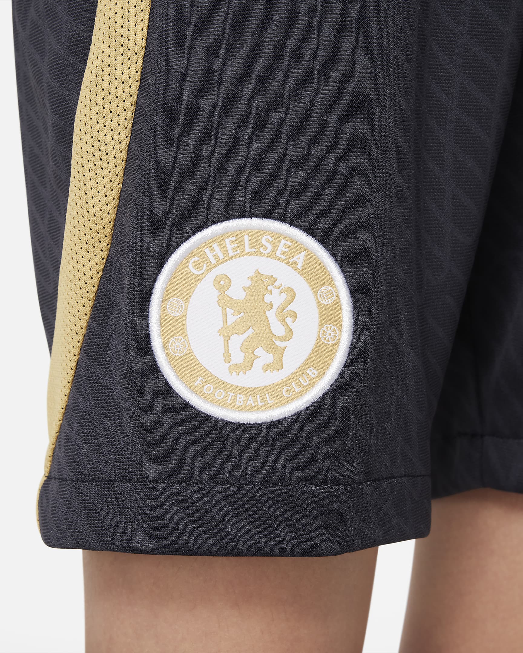 Chelsea F.C. Strike Older Kids' Nike Dri-FIT Knit Football Shorts. Nike CA