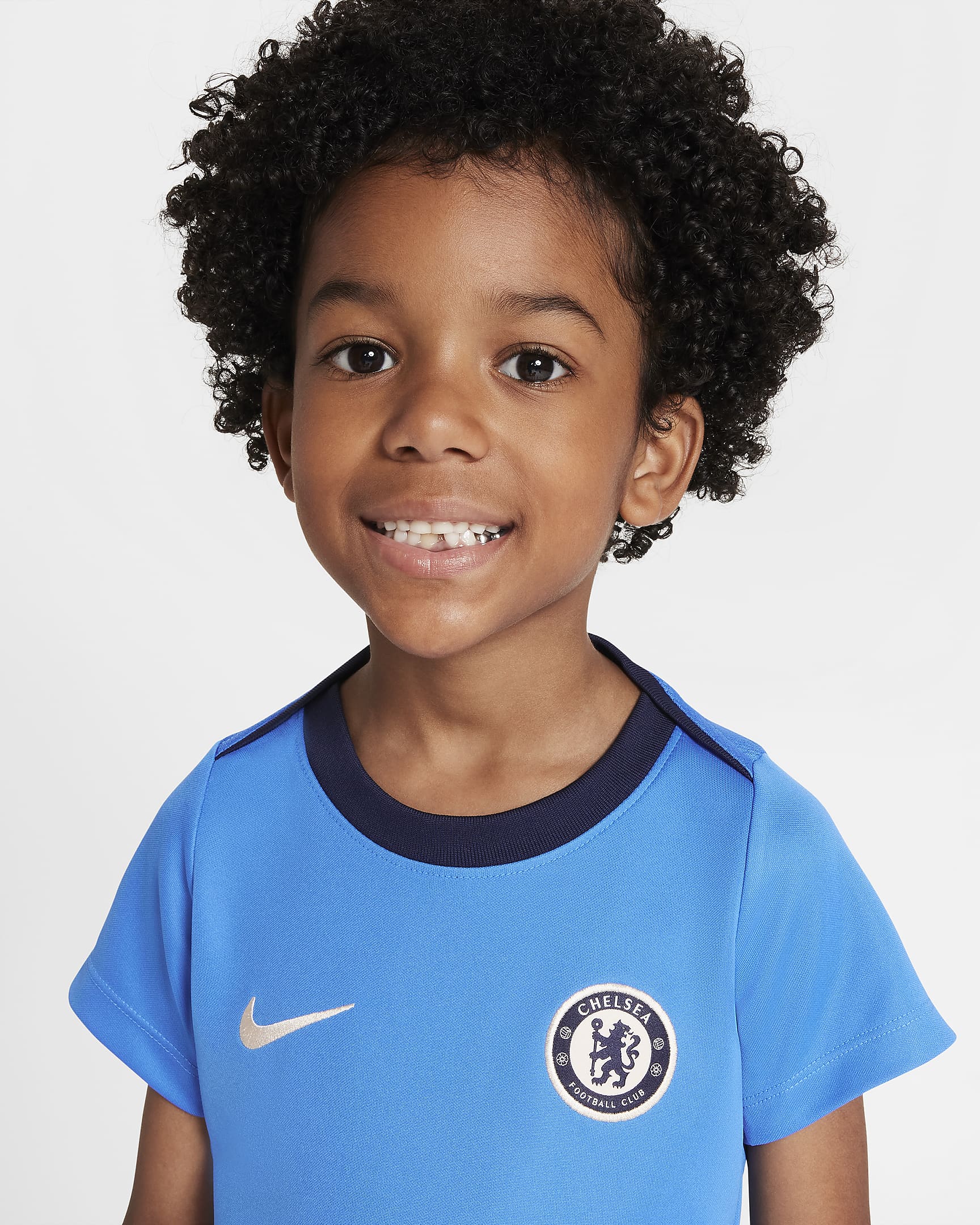 Chelsea F.C. Academy Pro Younger Kids' Nike Dri-FIT Football Short-Sleeve Top - Light Photo Blue/Obsidian/Guava Ice