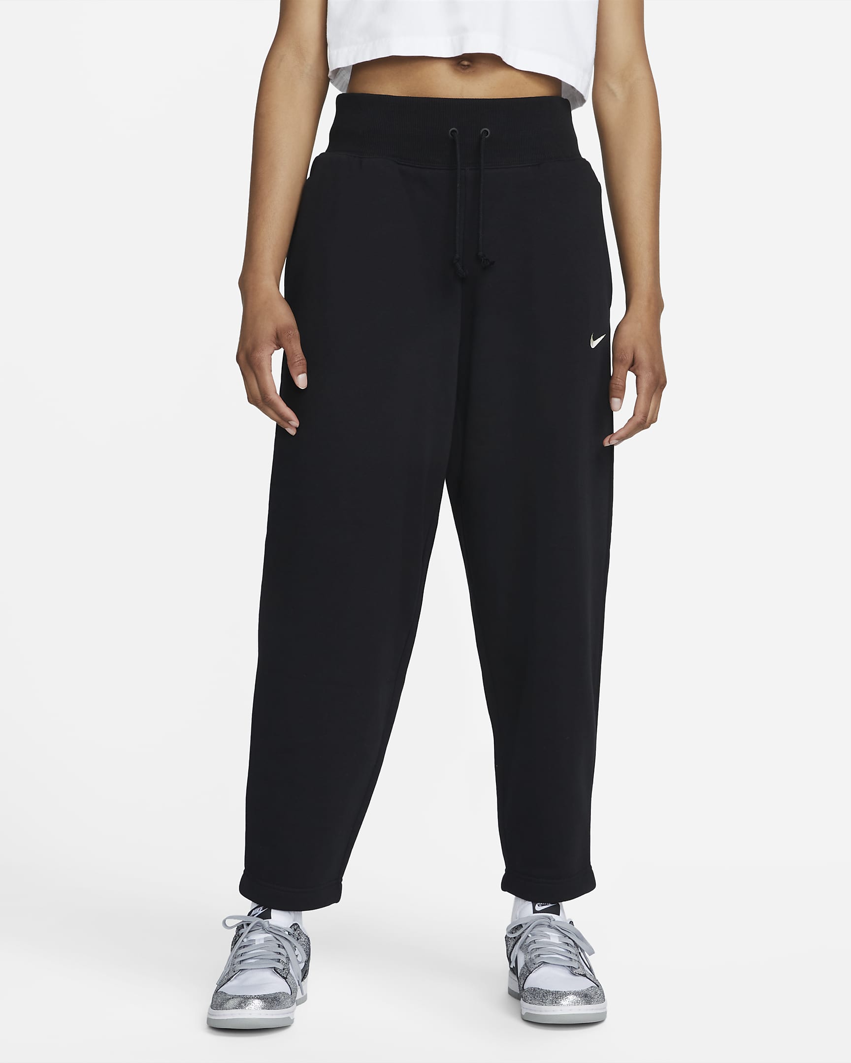 Nike Sportswear Phoenix 7/8 Sweatpants av fleece med høyt liv, vide ben og 7/8 lengde til dame - Svart/Sail