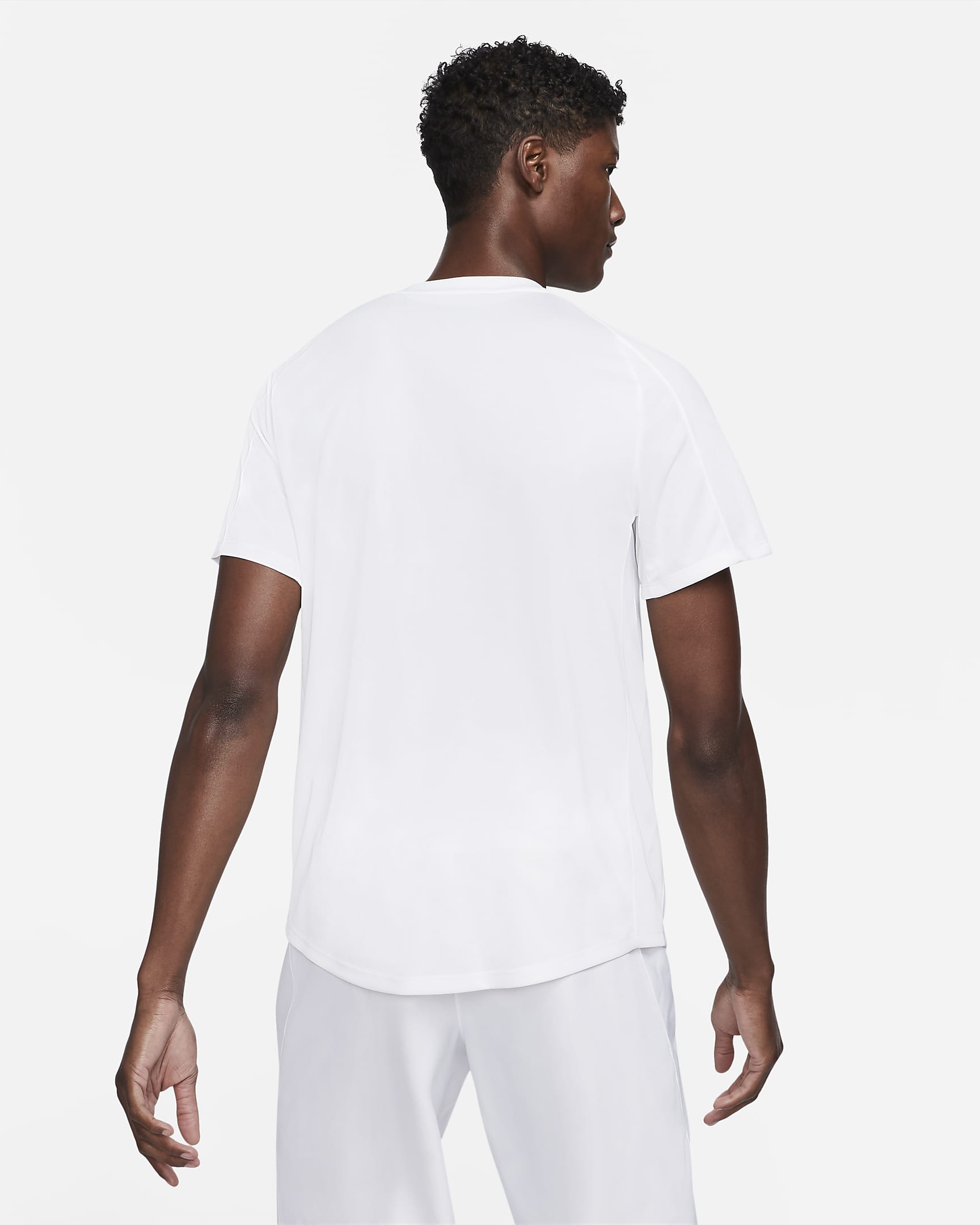 NikeCourt Dri-FIT Victory-tennisoverdel til mænd - hvid/hvid/sort