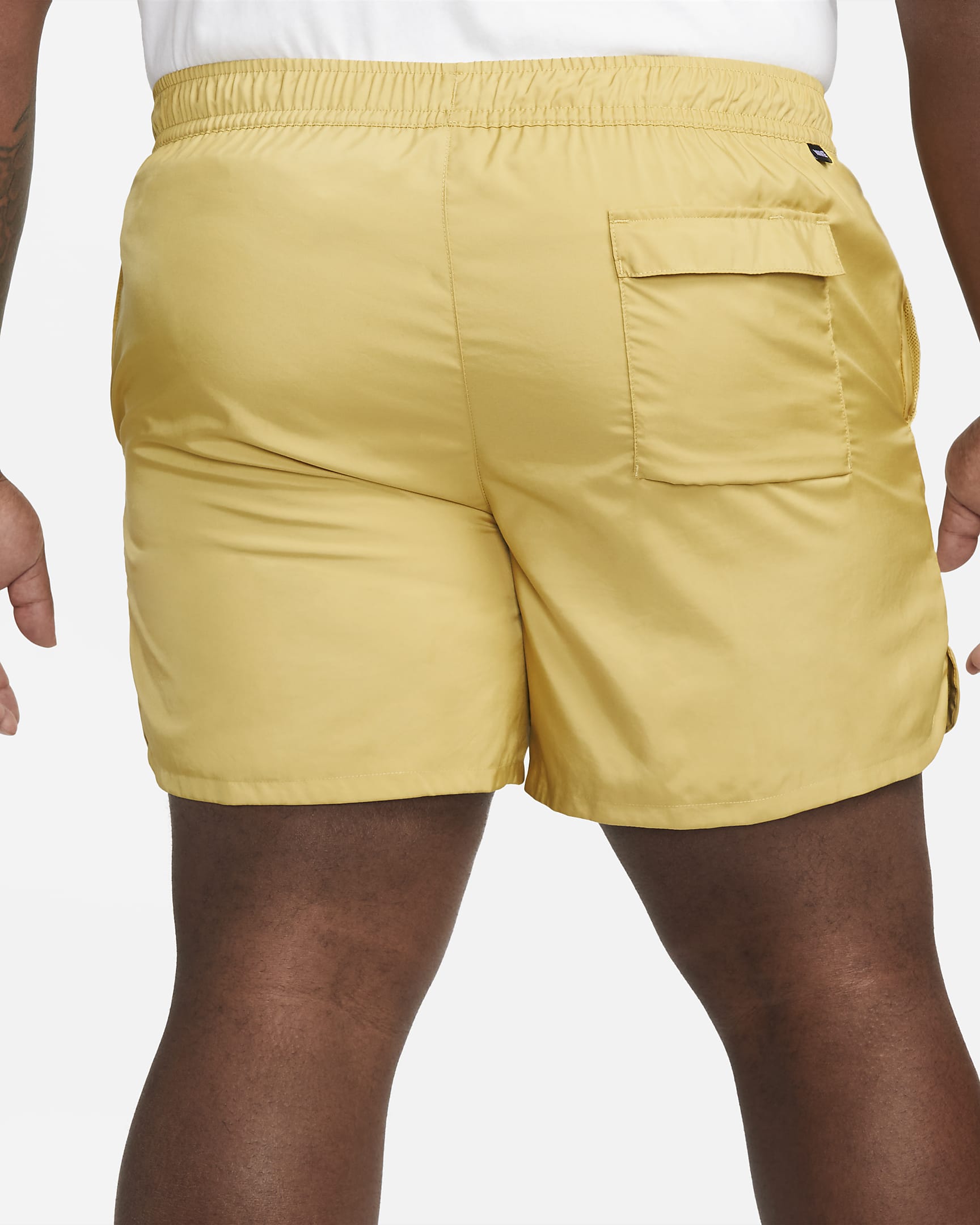 Shorts de ajuste relajado de tejido Woven forrados para hombre Nike Sportswear Sport Essentials - Oro trigo/Blanco