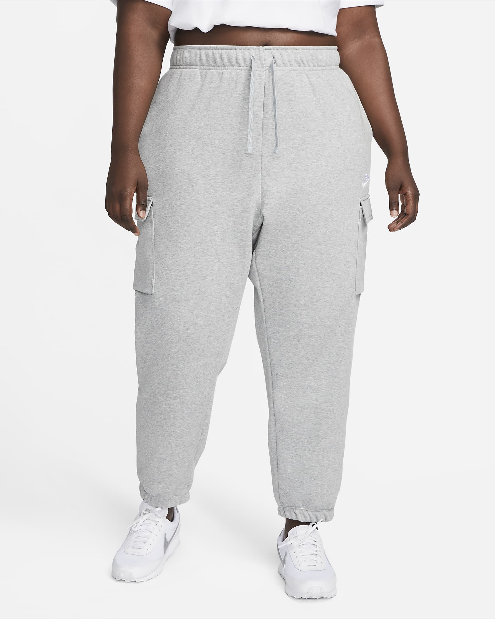 Nike Sportswear Club Fleece Women's Mid-Rise Oversized Cargo Sweatpants (Plus Size) - Dark Grey Heather/White