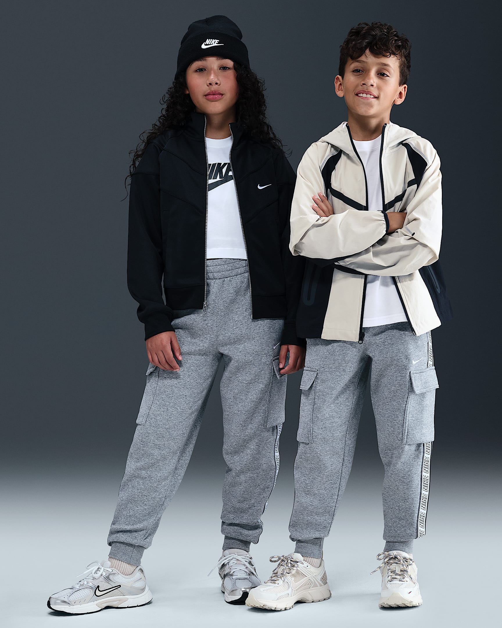 Nike Sportswear Club Fleece cargobroek voor kids - Dark Grey Heather/Base Grey/Wit/Wit