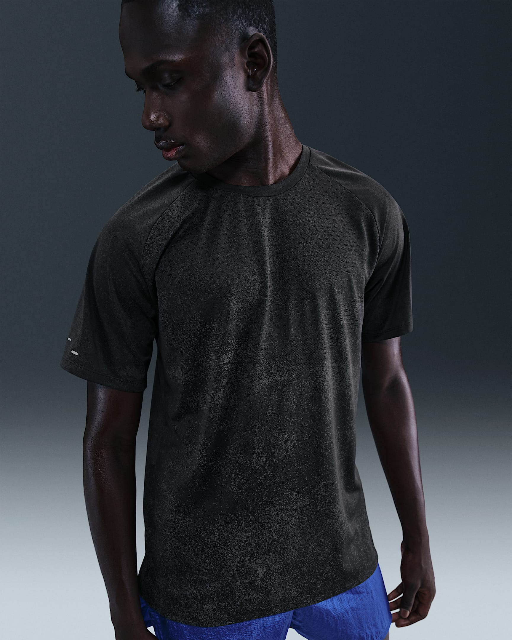 Nike Stride Men's Dri-FIT ADV Short-Sleeve Running Top with Reflective Accents - Off Noir