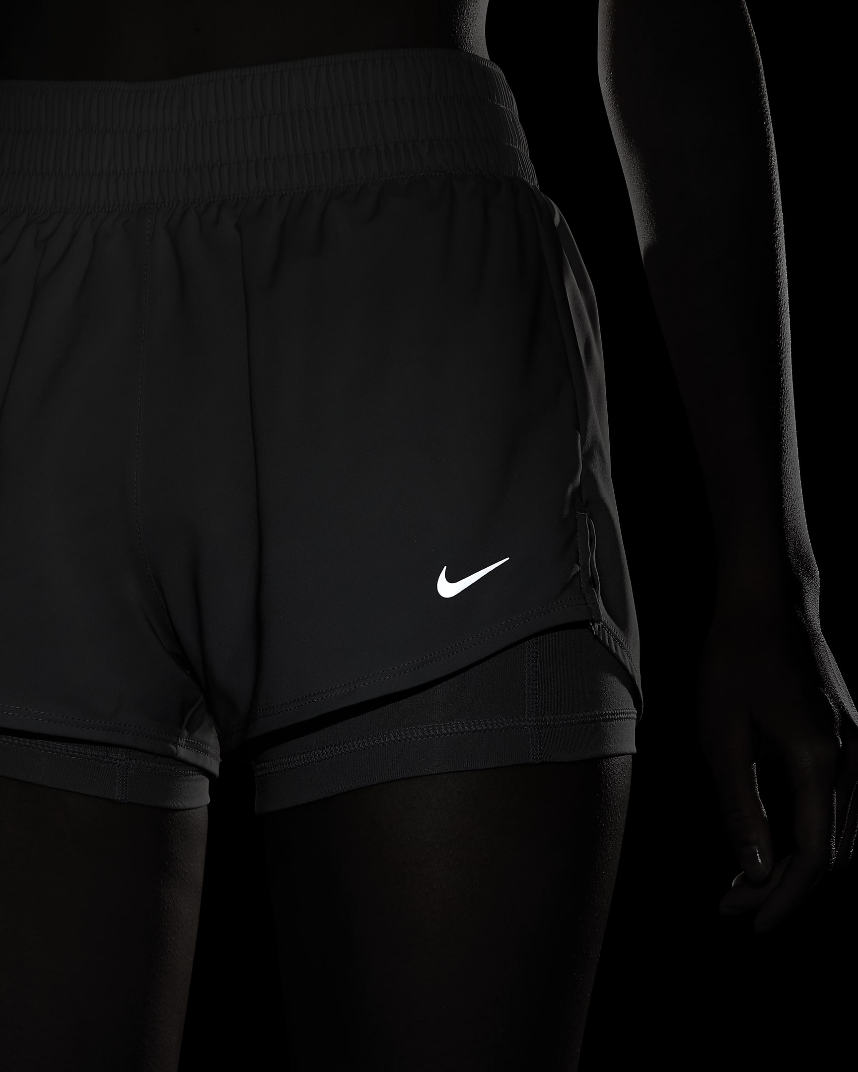 กางเกงขาสั้น 2-in-1 เอวปานกลาง 3 นิ้วผู้หญิง Nike Dri-FIT One - Light Iron Ore