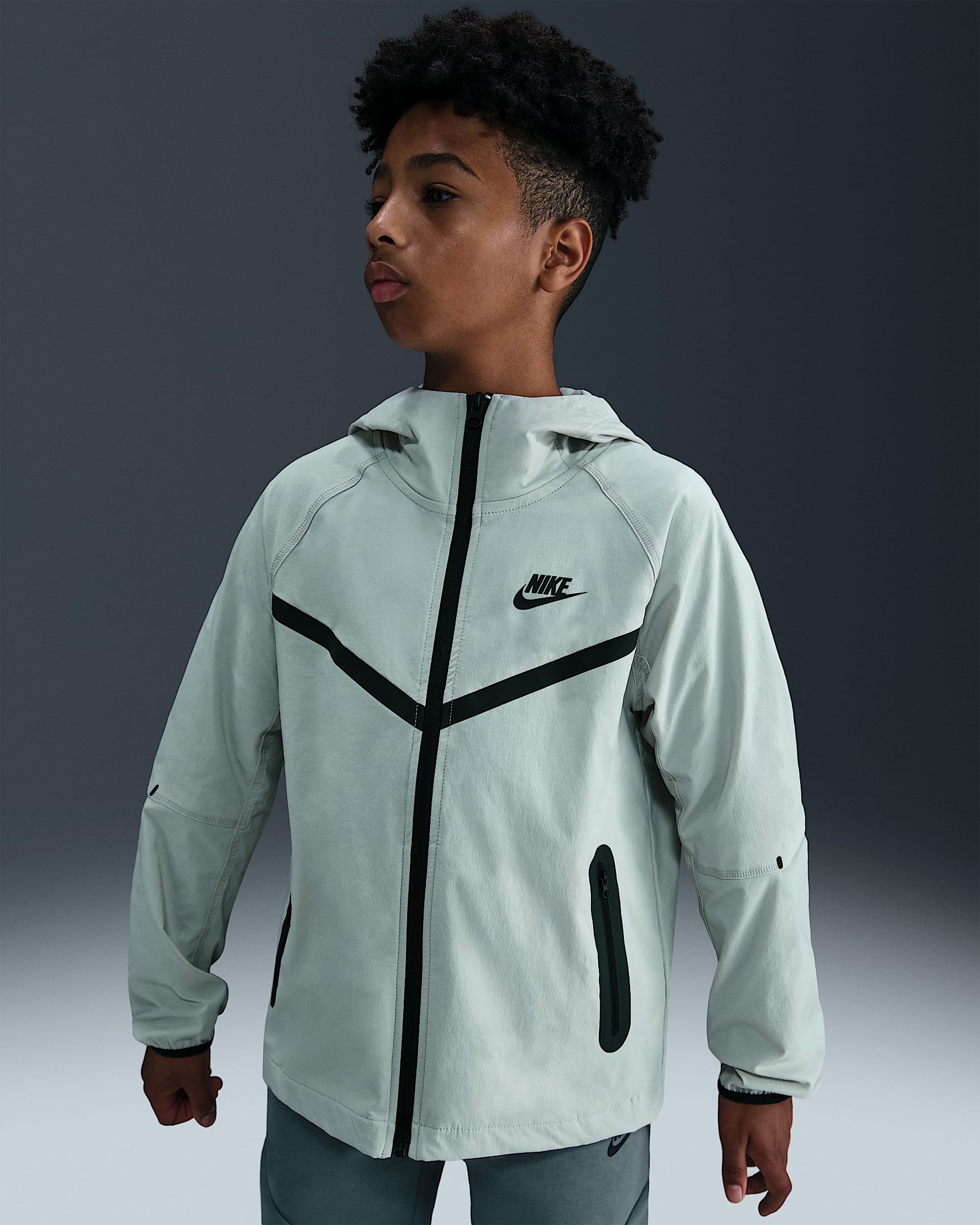 Vævet Nike Tech-jakke til større børn (drenge) - Light Silver/Light Silver/sort