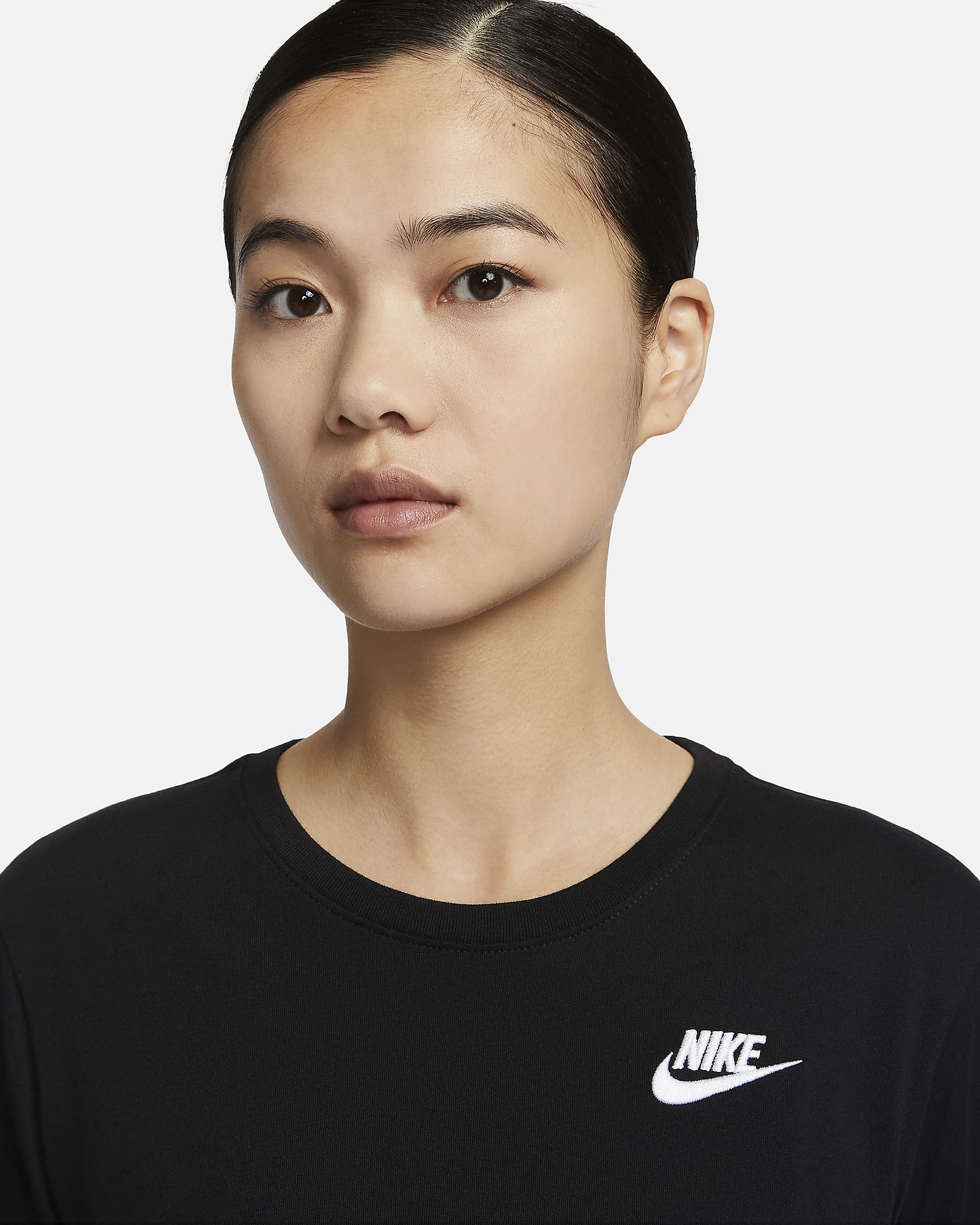 Nike Sportswear Club Essentials Women's T-Shirt - Black/White