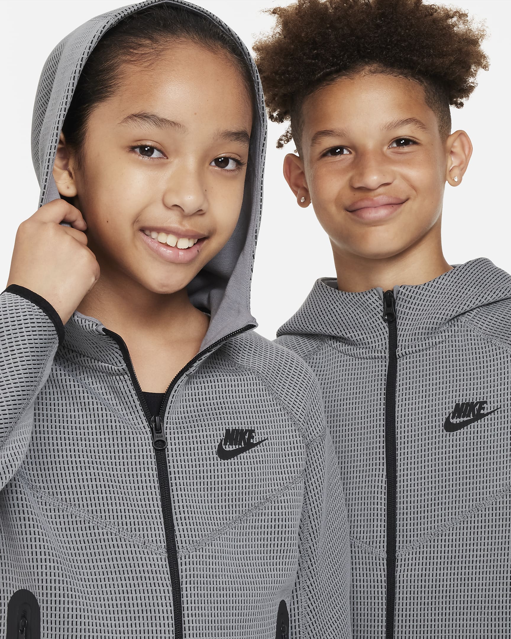 Nike Sportswear Tech winterfester Fleece-Hoodie mit durchgehendem Reißverschluss für ältere Kinder (Jungen) - Smoke Grey/Schwarz/Schwarz