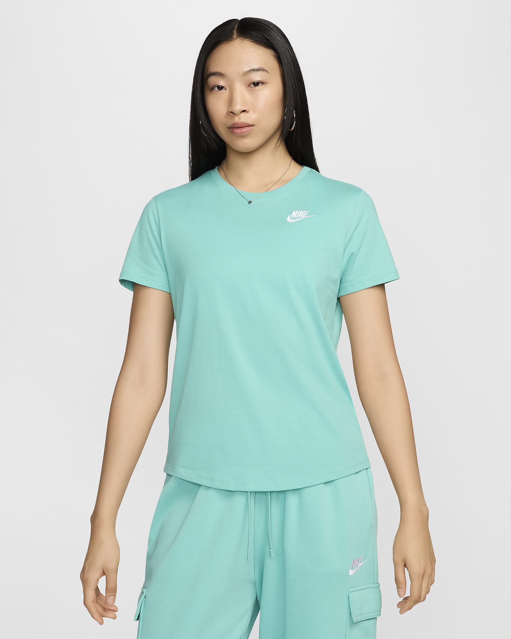 เสื้อยืดผู้หญิง Nike Sportswear Club Essentials - Green Frost/ขาว