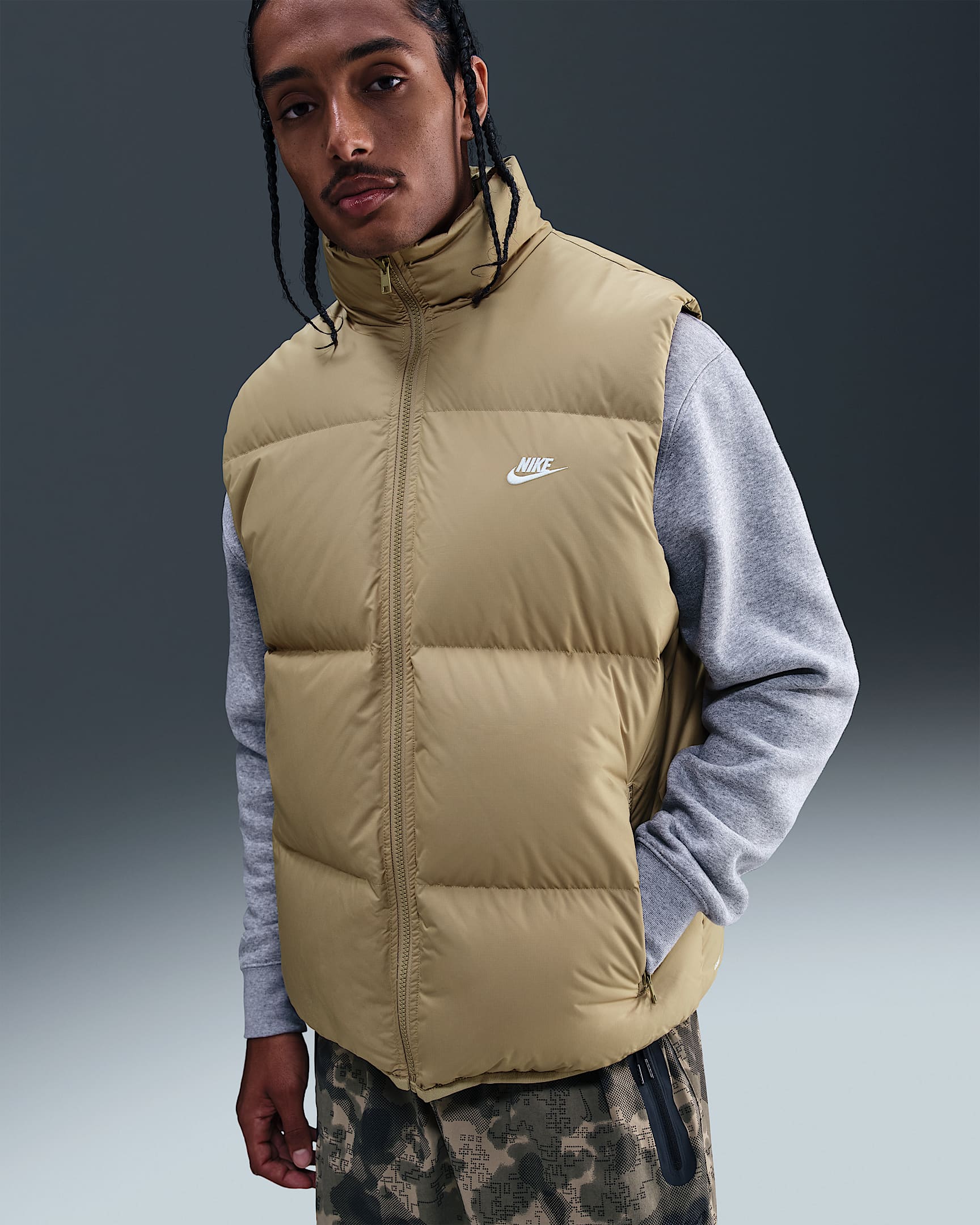 Nike Sportswear Club Men's Therma-FIT Puffer Vest - Parachute Beige/White