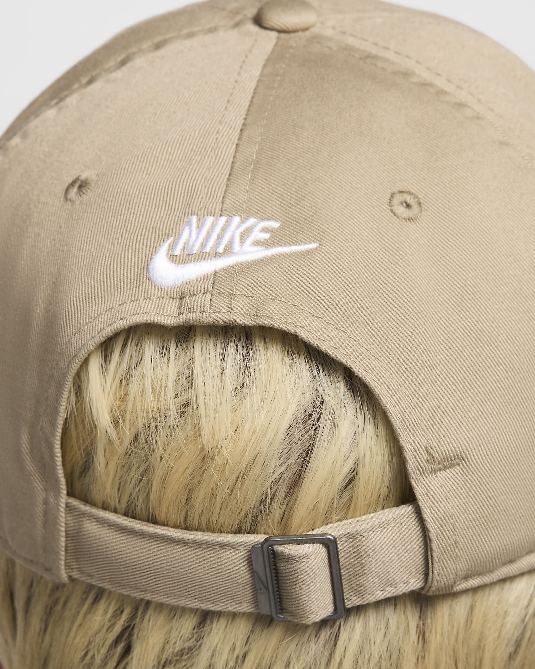 Gorra JDI sin estructura Nike Club - Caqui/Blanco