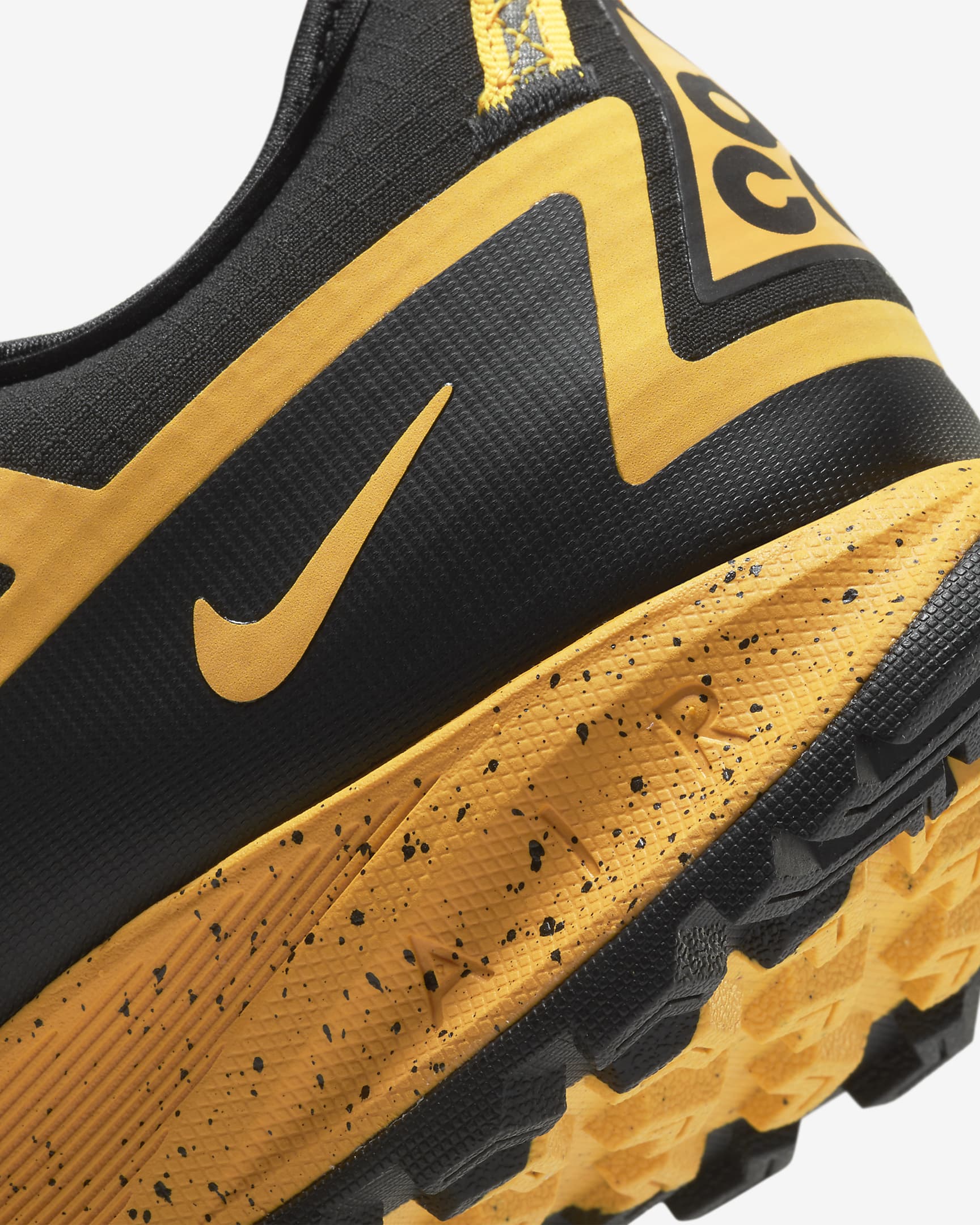 acg air nasu hiking shoe