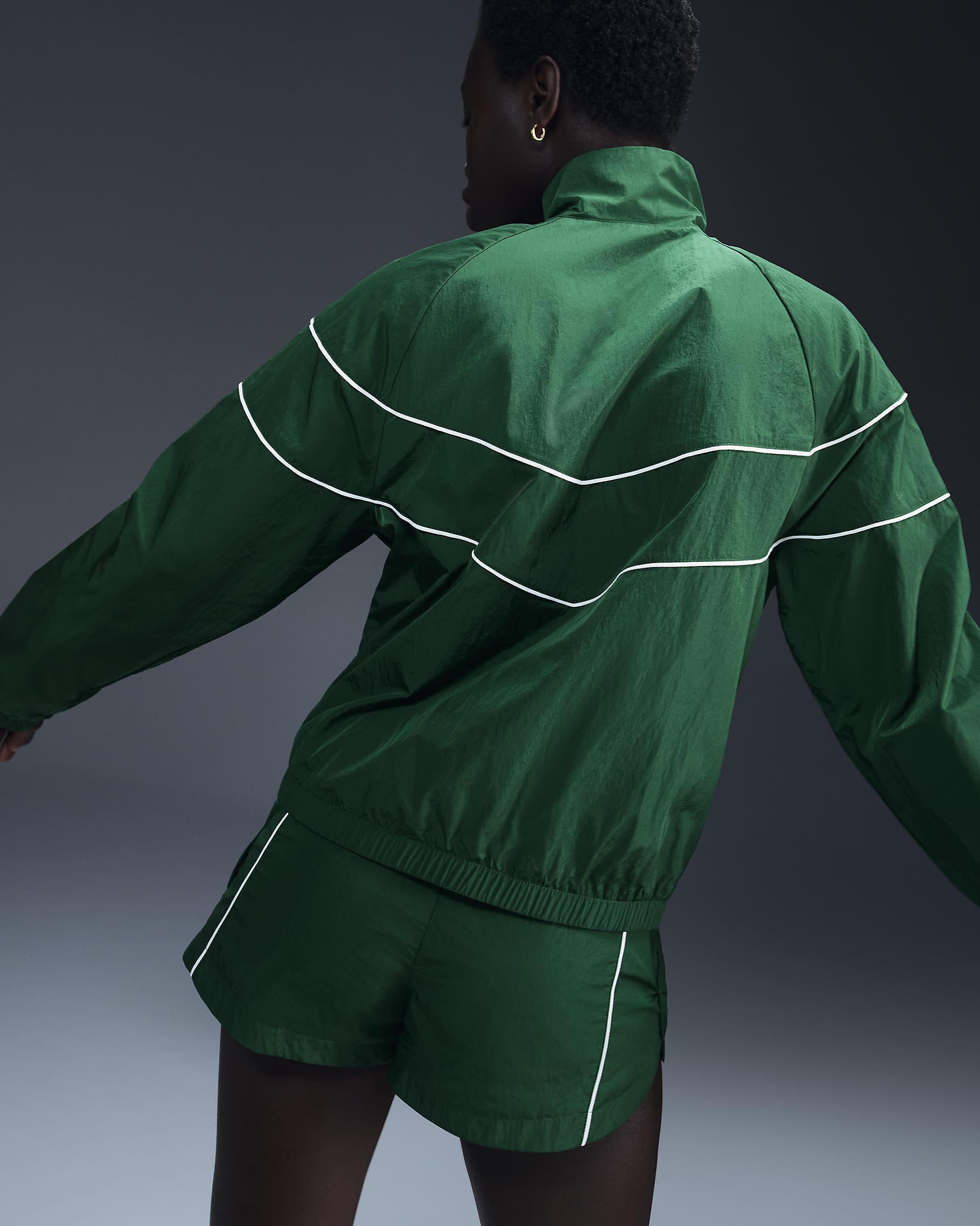 Casaco entrançado folgado com fecho completo e proteção UV Nike Windrunner para mulher - Verde Gorge/Sail