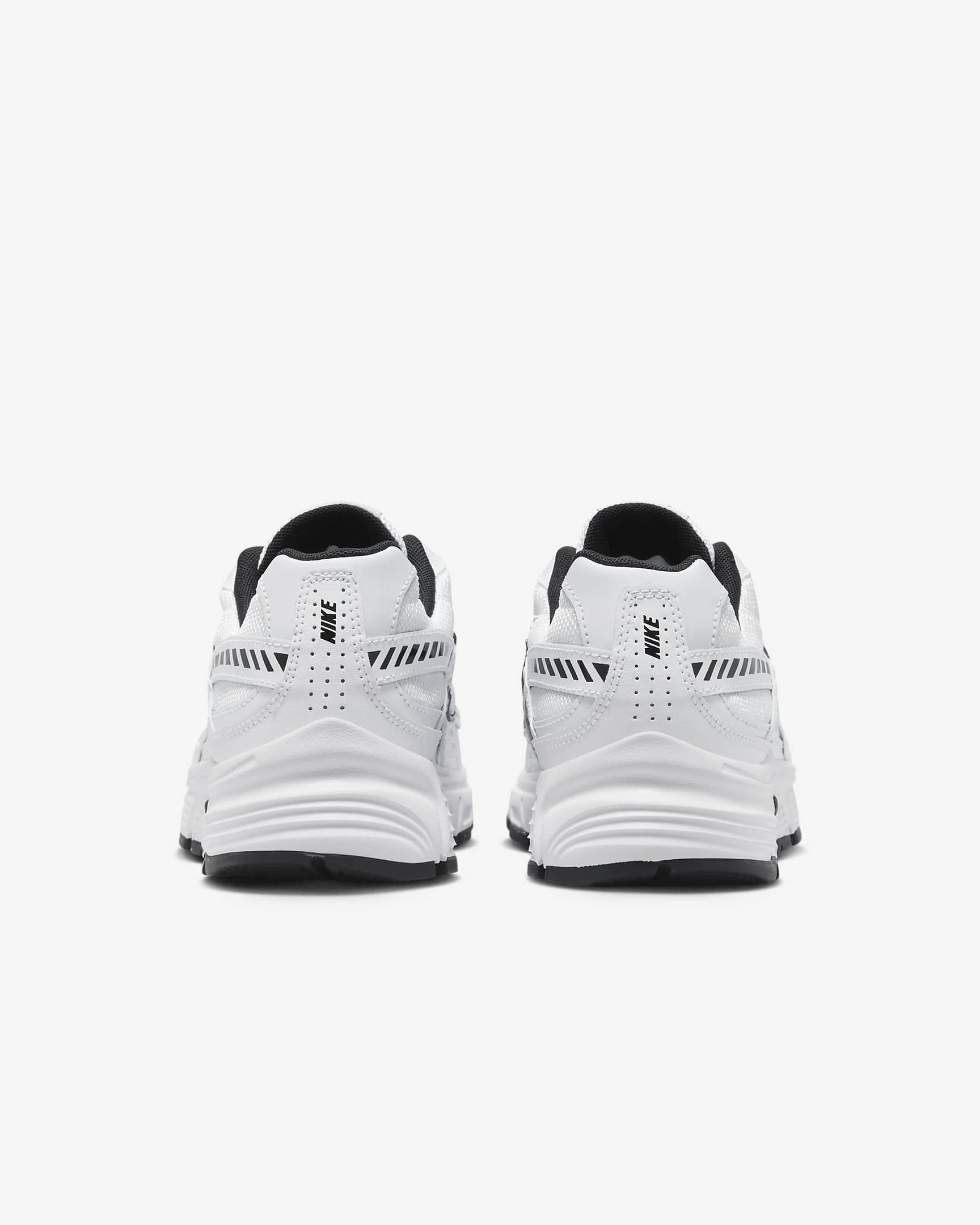 Nike Initiator Damenschuh - Weiß/Weiß/Schwarz/Metallic Silver