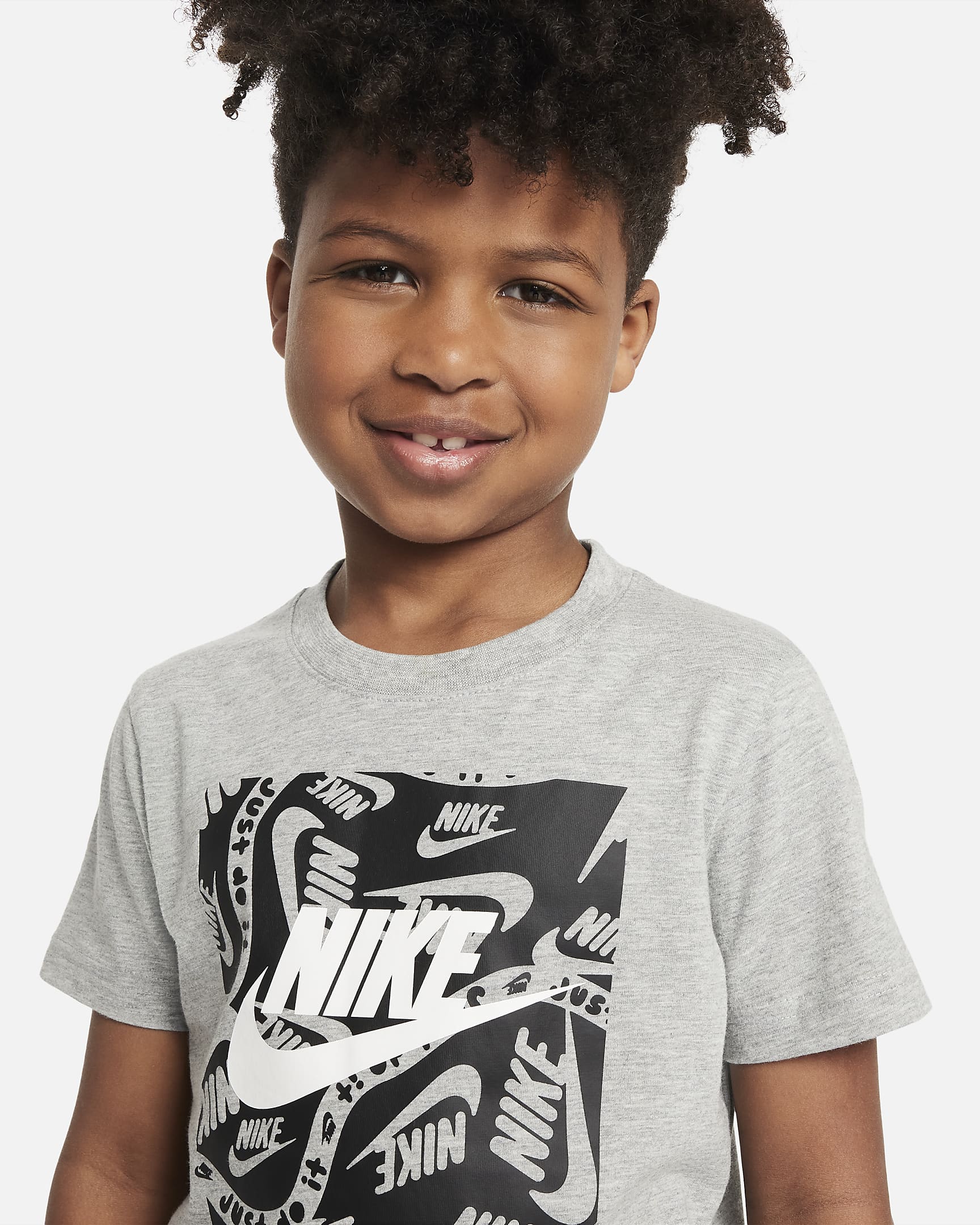 Nike Brandmark Square Basic Tee Younger Kids' T-Shirt. Nike UK