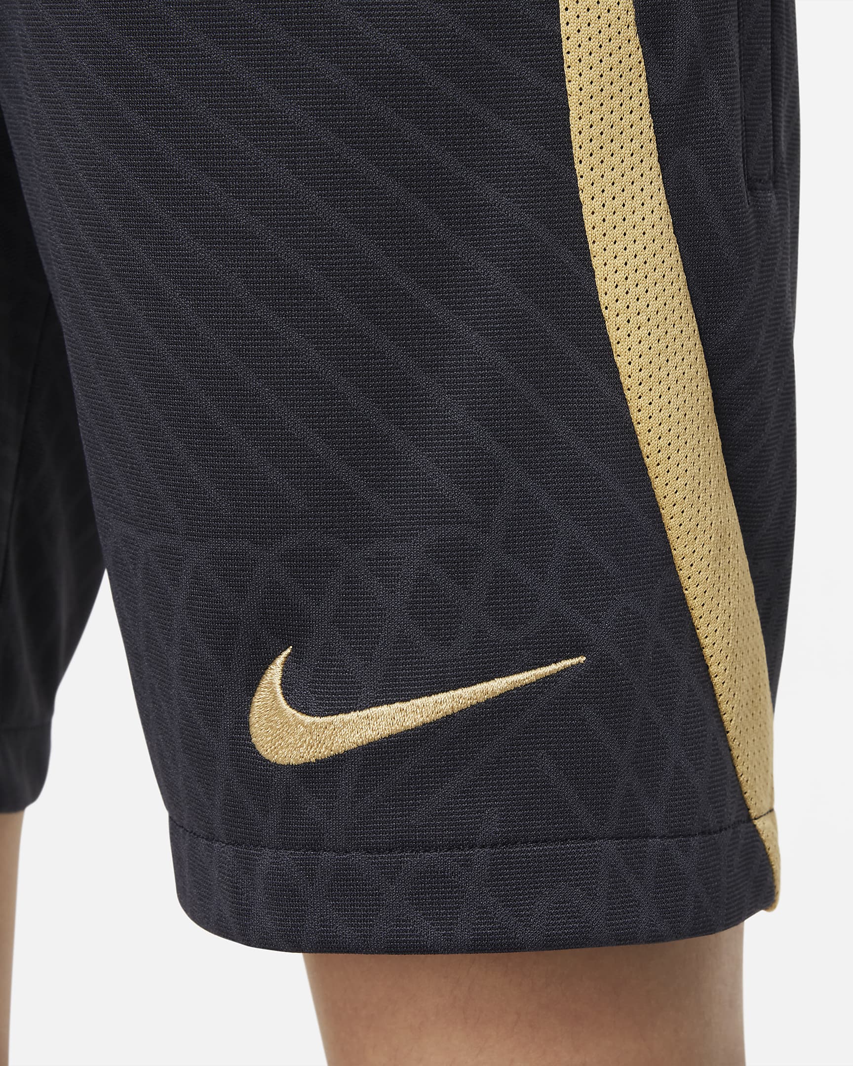 Chelsea F.C. Strike Older Kids' Nike DriFIT Knit Football Shorts. Nike ZA