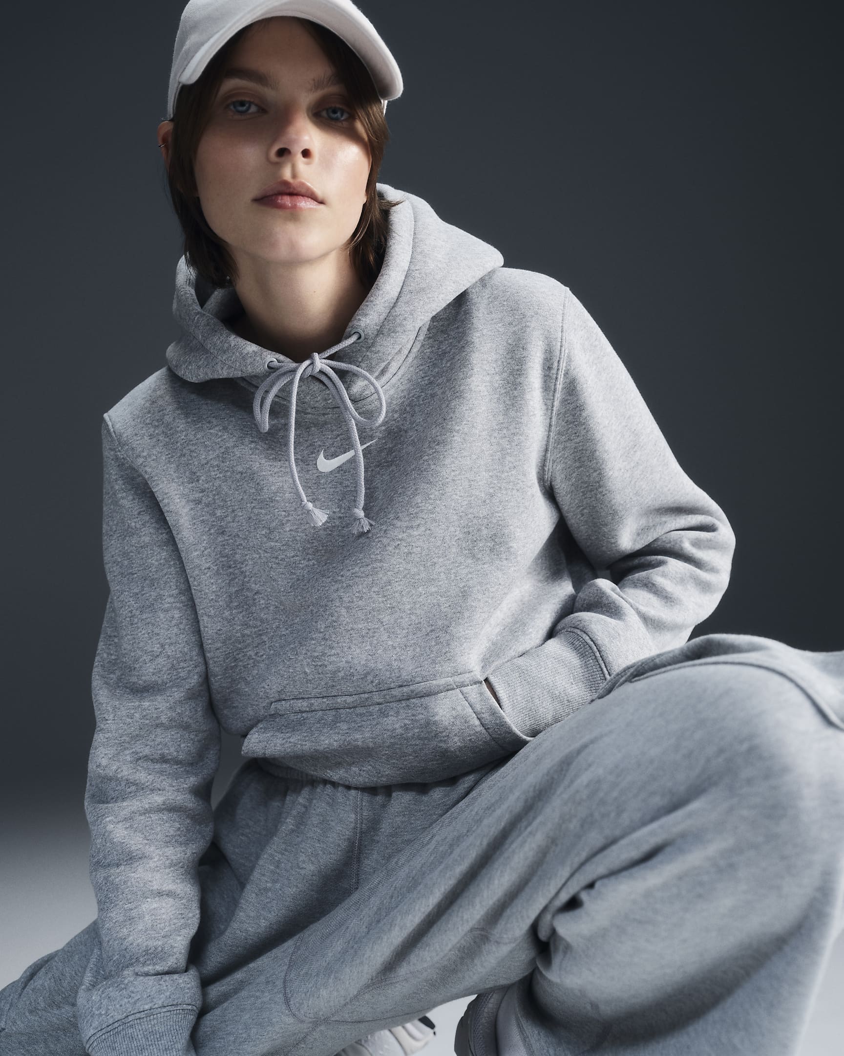 Felpa pullover con cappuccio Nike Sportswear Phoenix Fleece – Donna - Dark Grey Heather/Sail