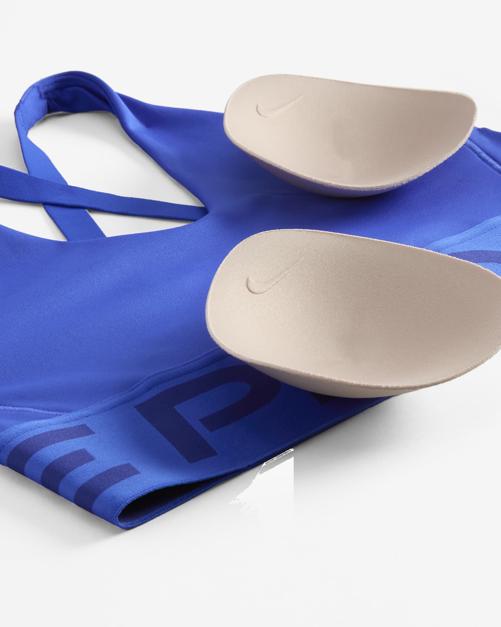 Nike Pro Indy Plunge közepes tartást adó, párnázott női sportmelltartó - Hyper Royal/Deep Royal Blue/Fehér