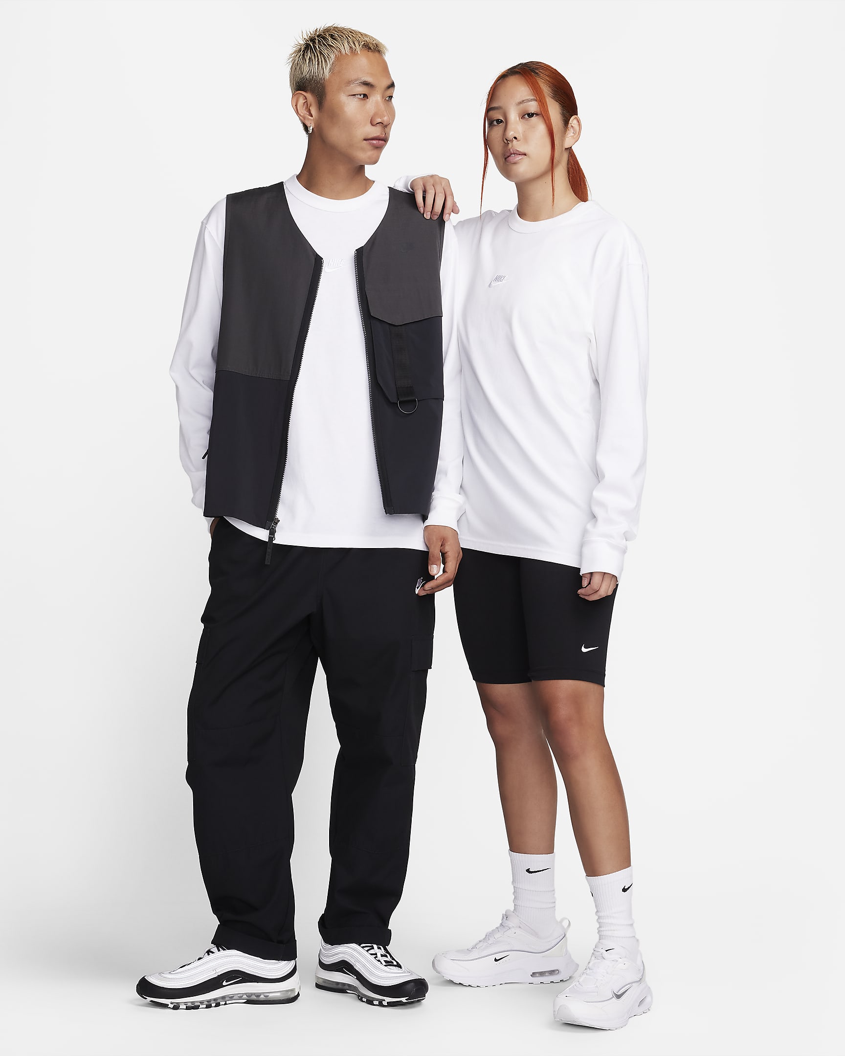 เสื้อยืดแขนยาวผู้ชาย Nike Sportswear Premium Essentials - ขาว/ขาว