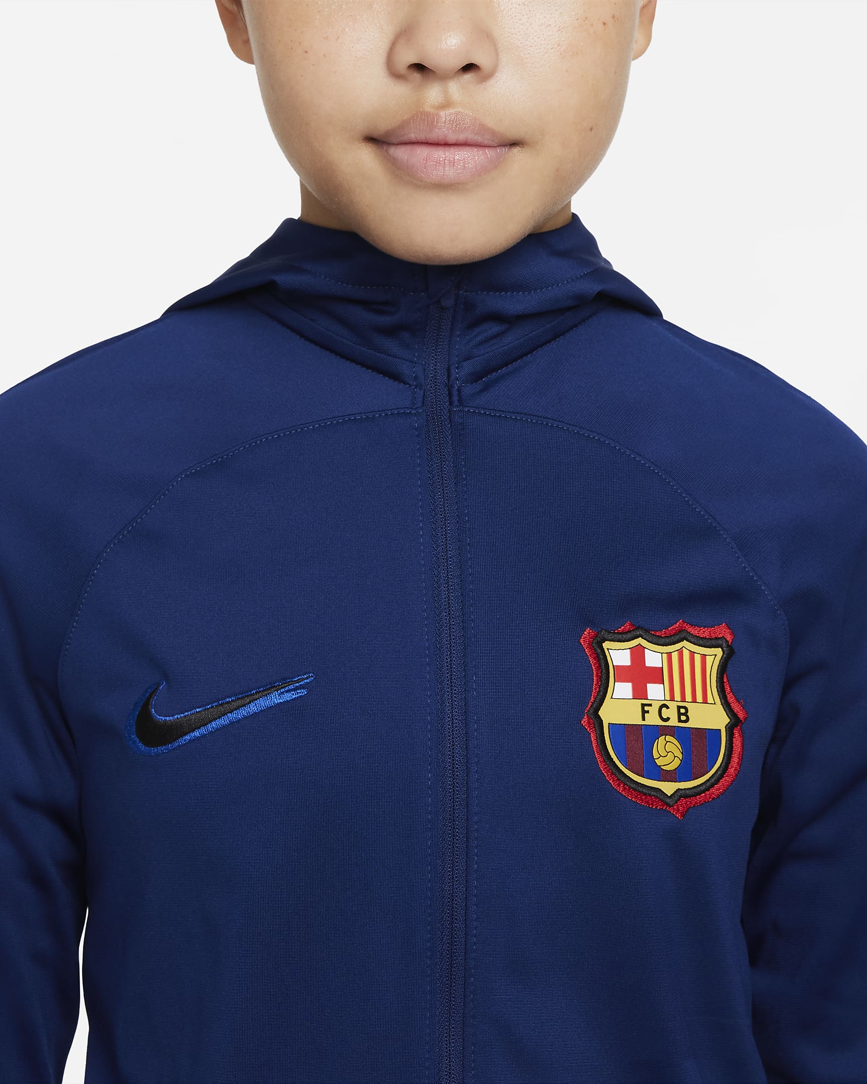 F.C. Barcelona Strike Older Kids' Nike Dri-FIT Football Tracksuit. Nike LU