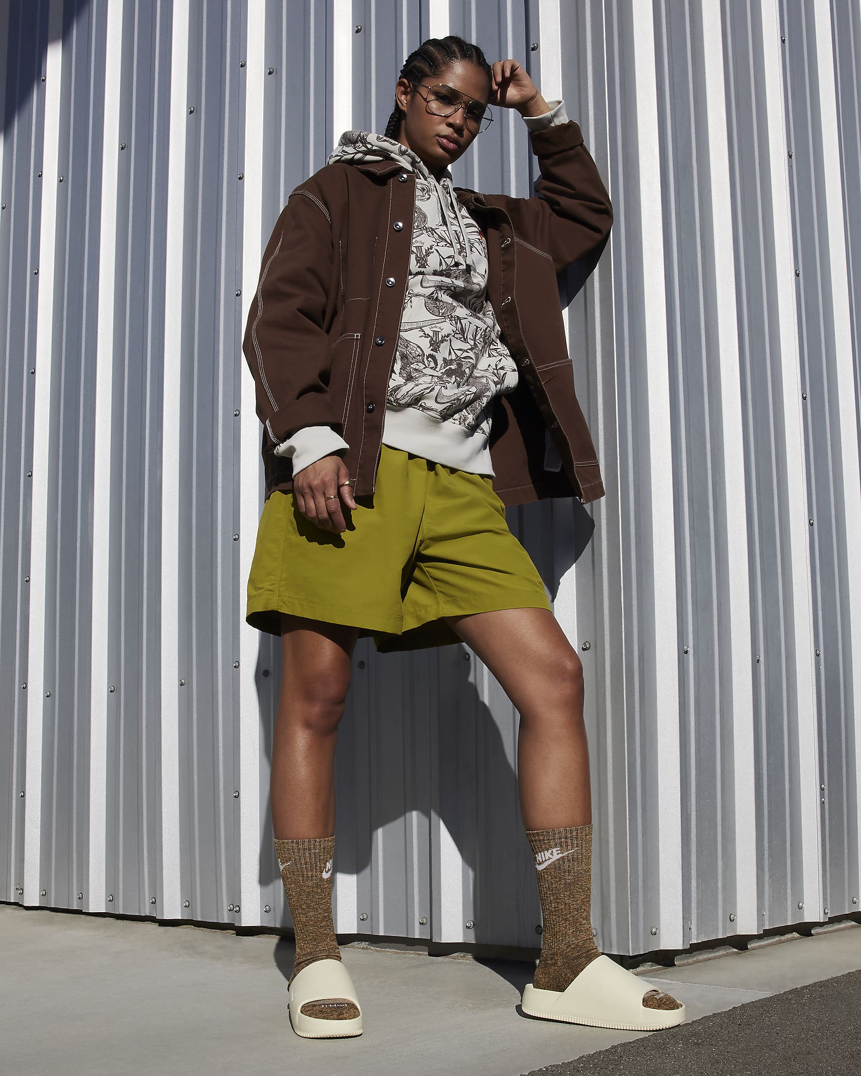 Nike Calm Women's Slides. Nike BE