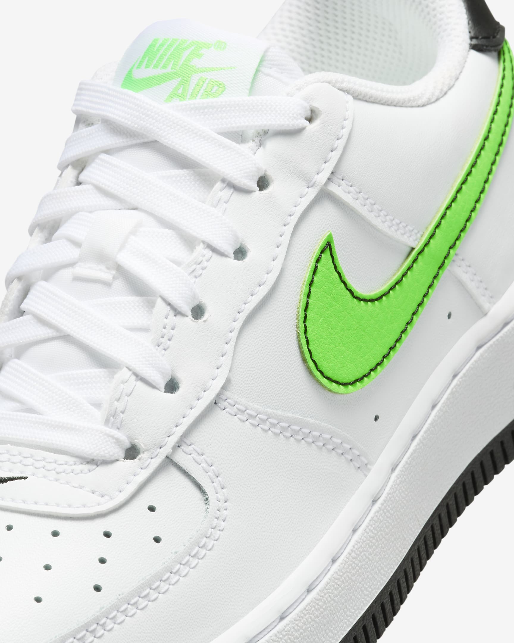 Boty Nike Air Force 1 pro větší děti - Bílá/Černá/Green Strike