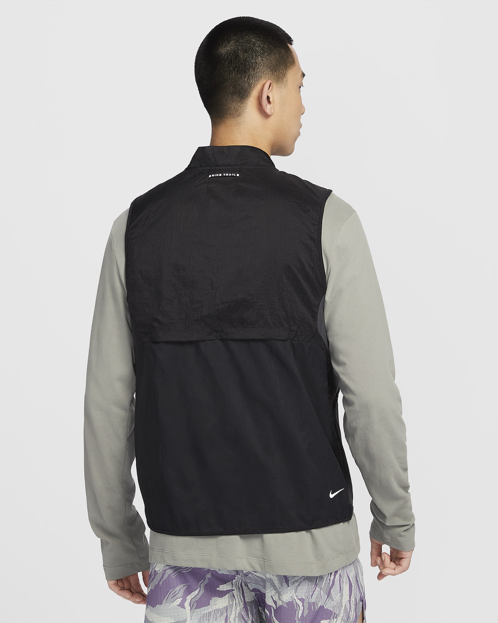 เสื้อกั๊กวิ่งผู้ชาย Nike Trail Aireez - ดำ/Anthracite/Summit White