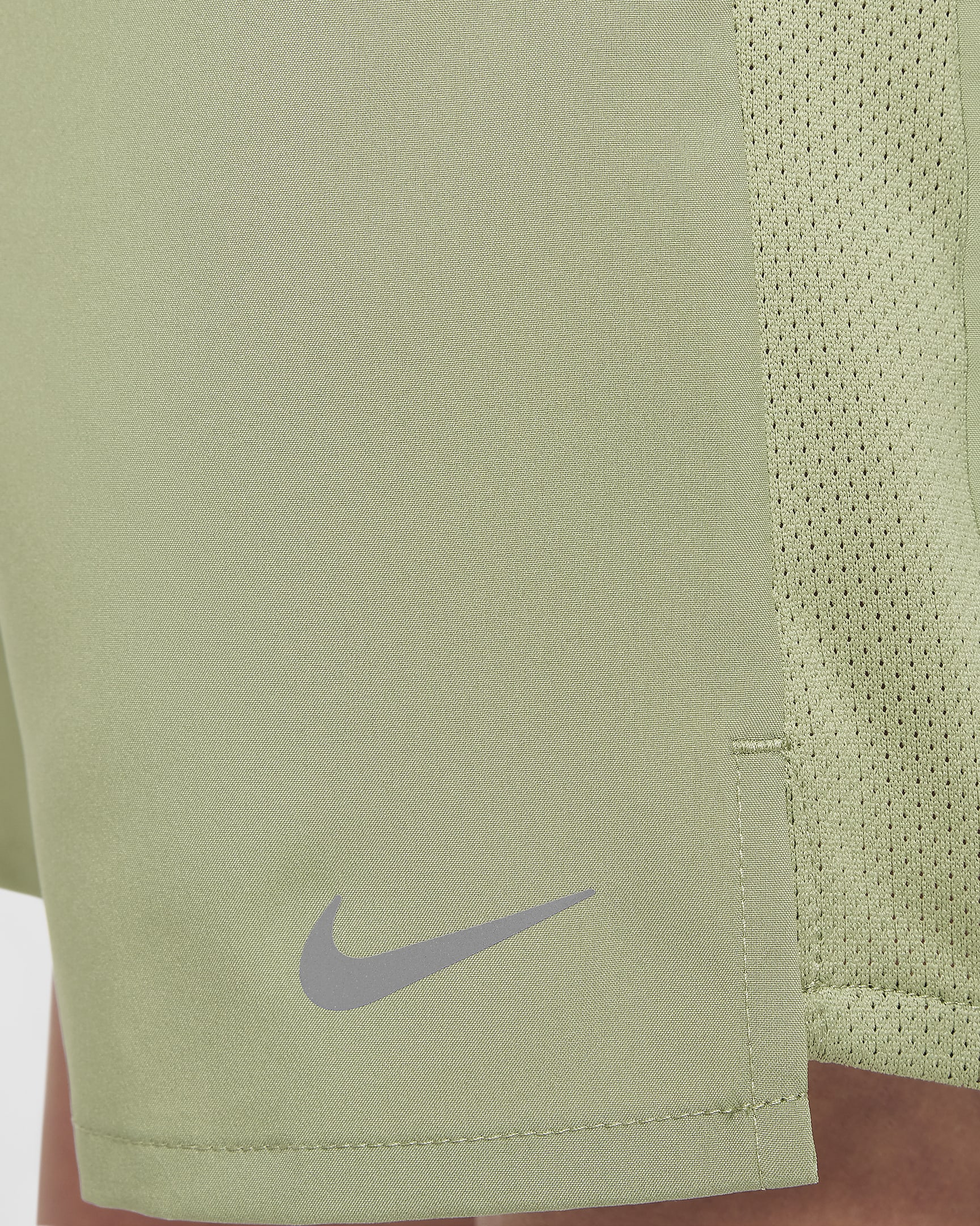 กางเกงเทรนนิ่งขาสั้นเด็กโต Nike Dri-FIT Challenger (ชาย) - Oil Green/Oil Green