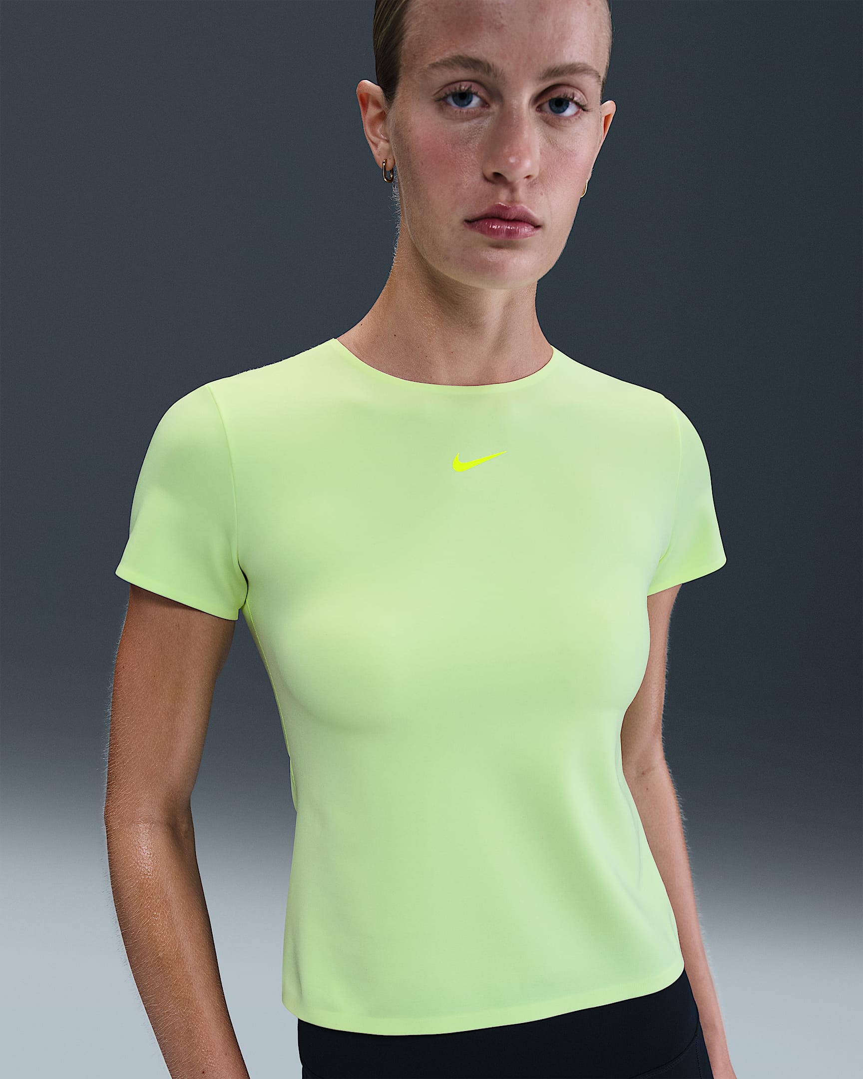 Playera de manga corta para mujer Nike Form - Voltio ligero/Hielo volt