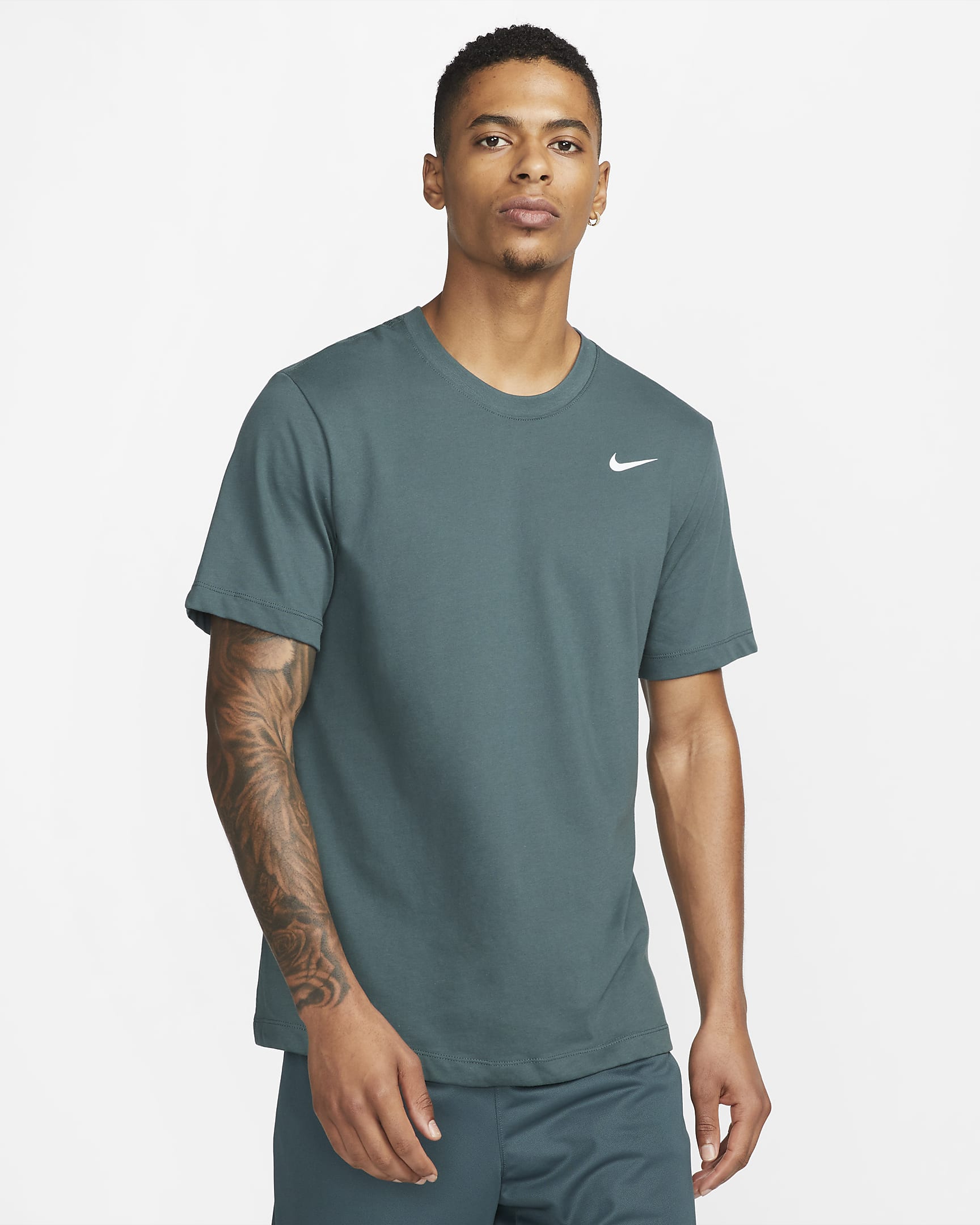 Nike Dri-FIT Men's Fitness T-Shirt. Nike UK