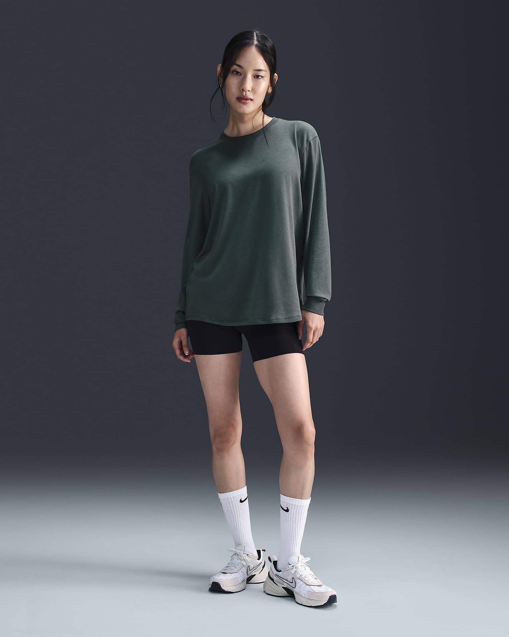 Nike One Relaxed Women's Dri-FIT Long-Sleeve Top - Vintage Green/Black