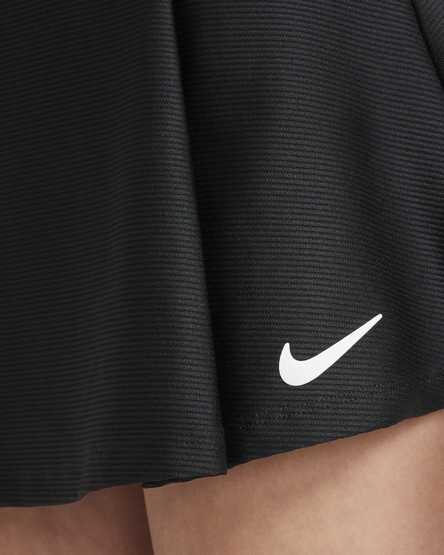 NikeCourt Dri-FIT Victory tennisskjørt til store barn (jente) - Svart/Hvit