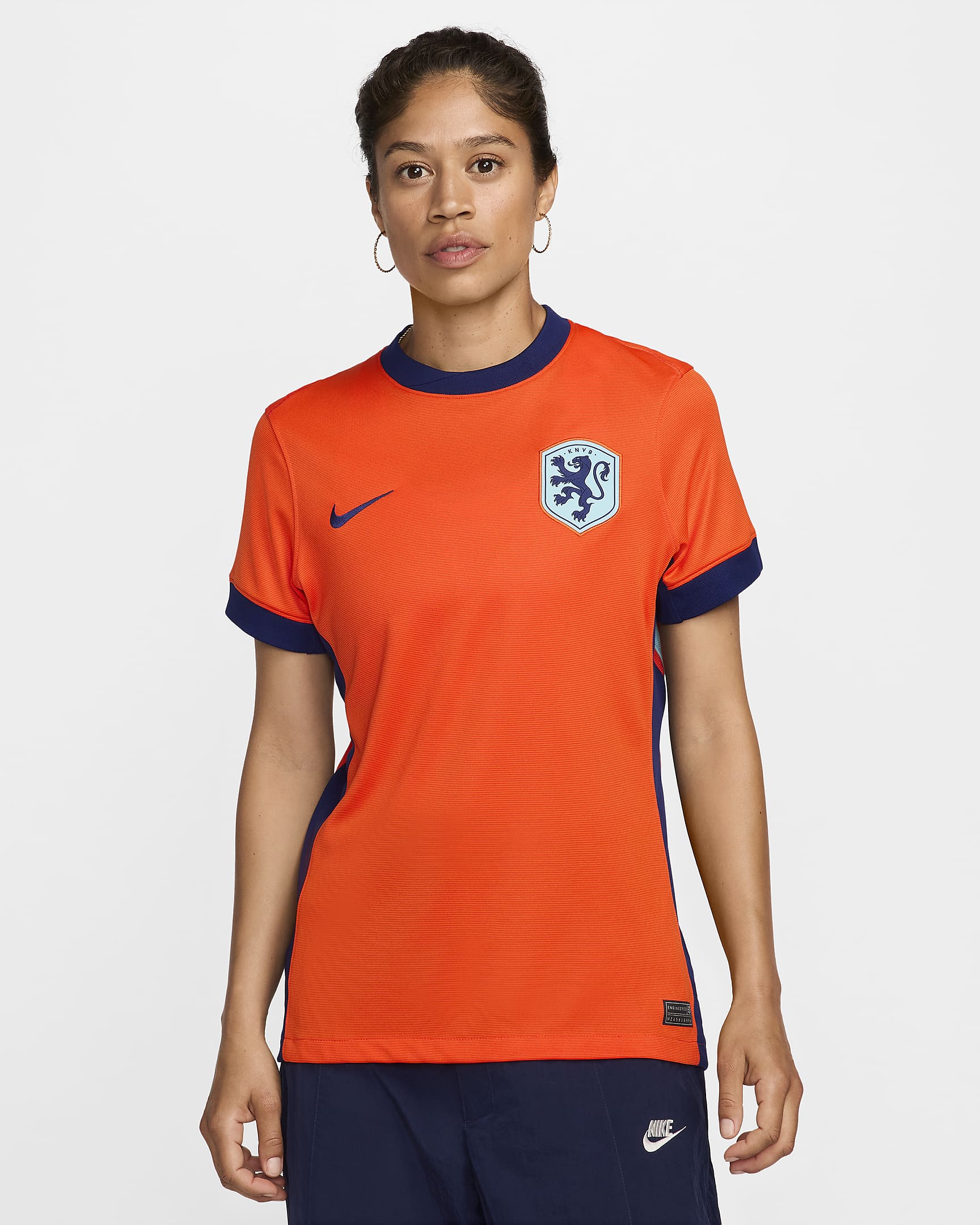 Nederland (vrouwenelftal) 2024/25 Stadium Thuis Nike Dri-FIT replicavoetbalshirt voor dames - Safety Orange/Blue Void/Copa/Blue Void